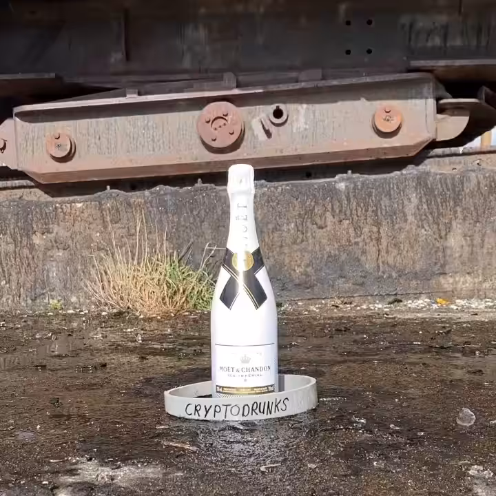 Slomo Fomo #11 💥 Moët & Chandon Ice impérial Champagne