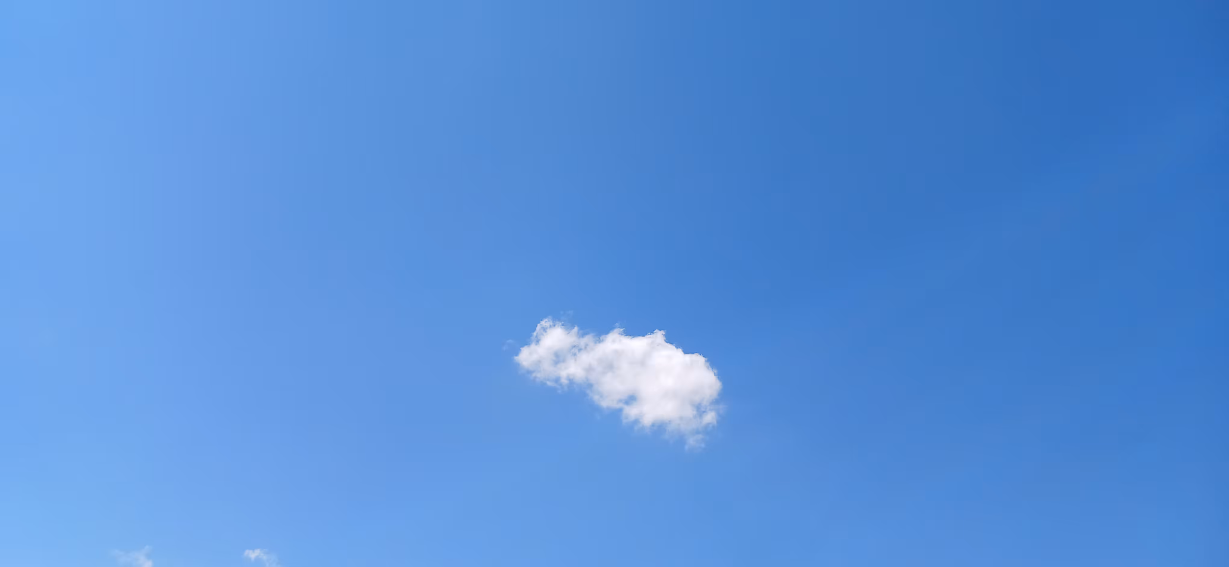 A lone cloud in a fantastic sky