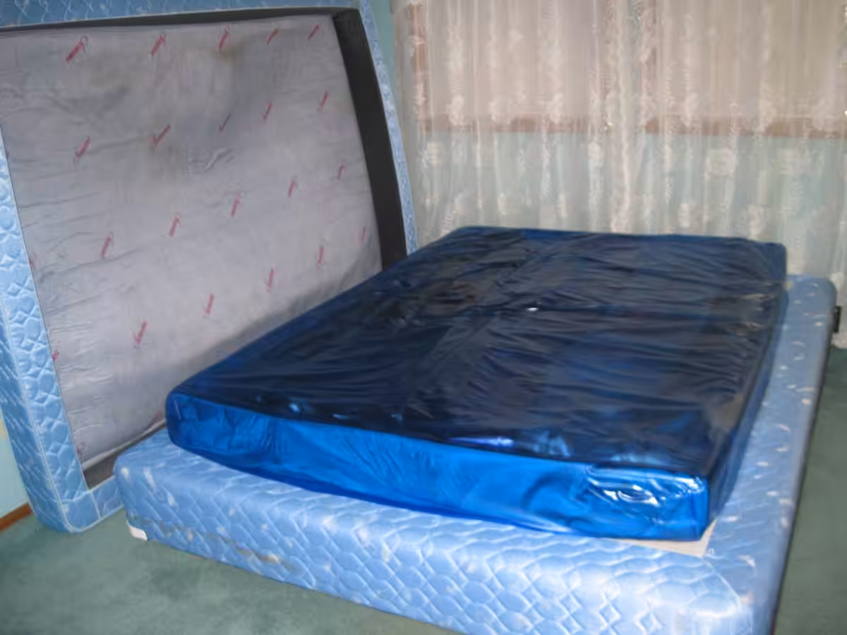 Queen-size Waterbed (Minneapolis)