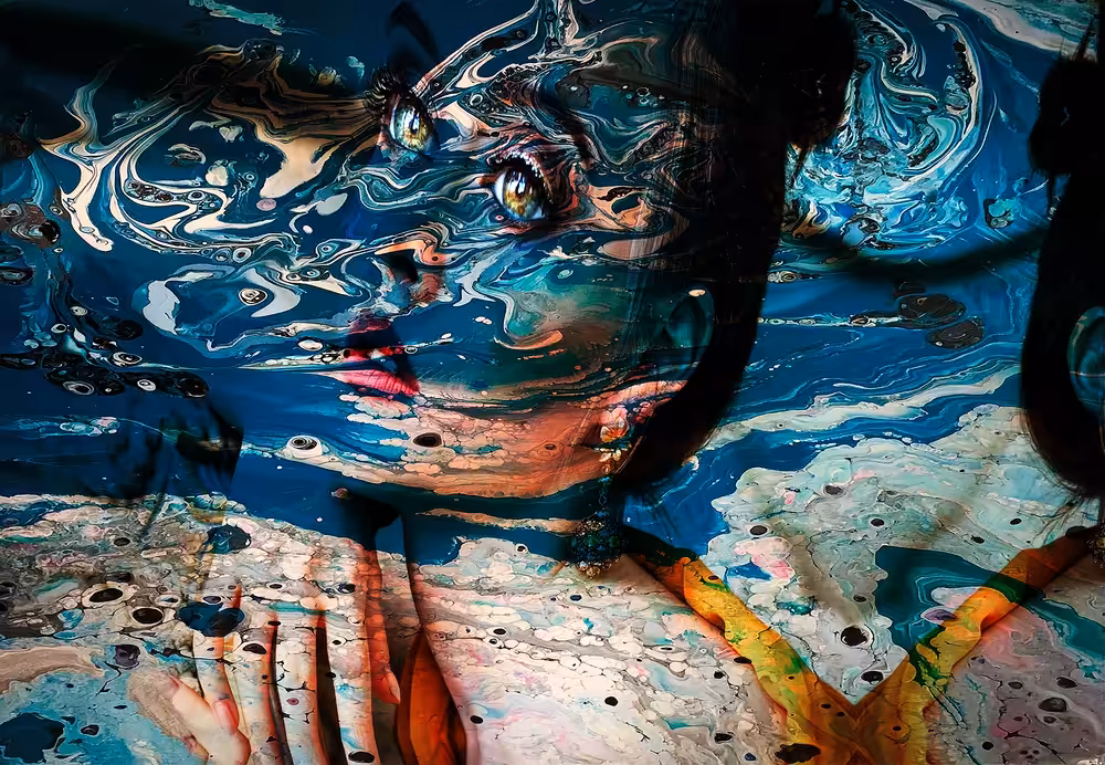 Drowning under the weight of the passage of time