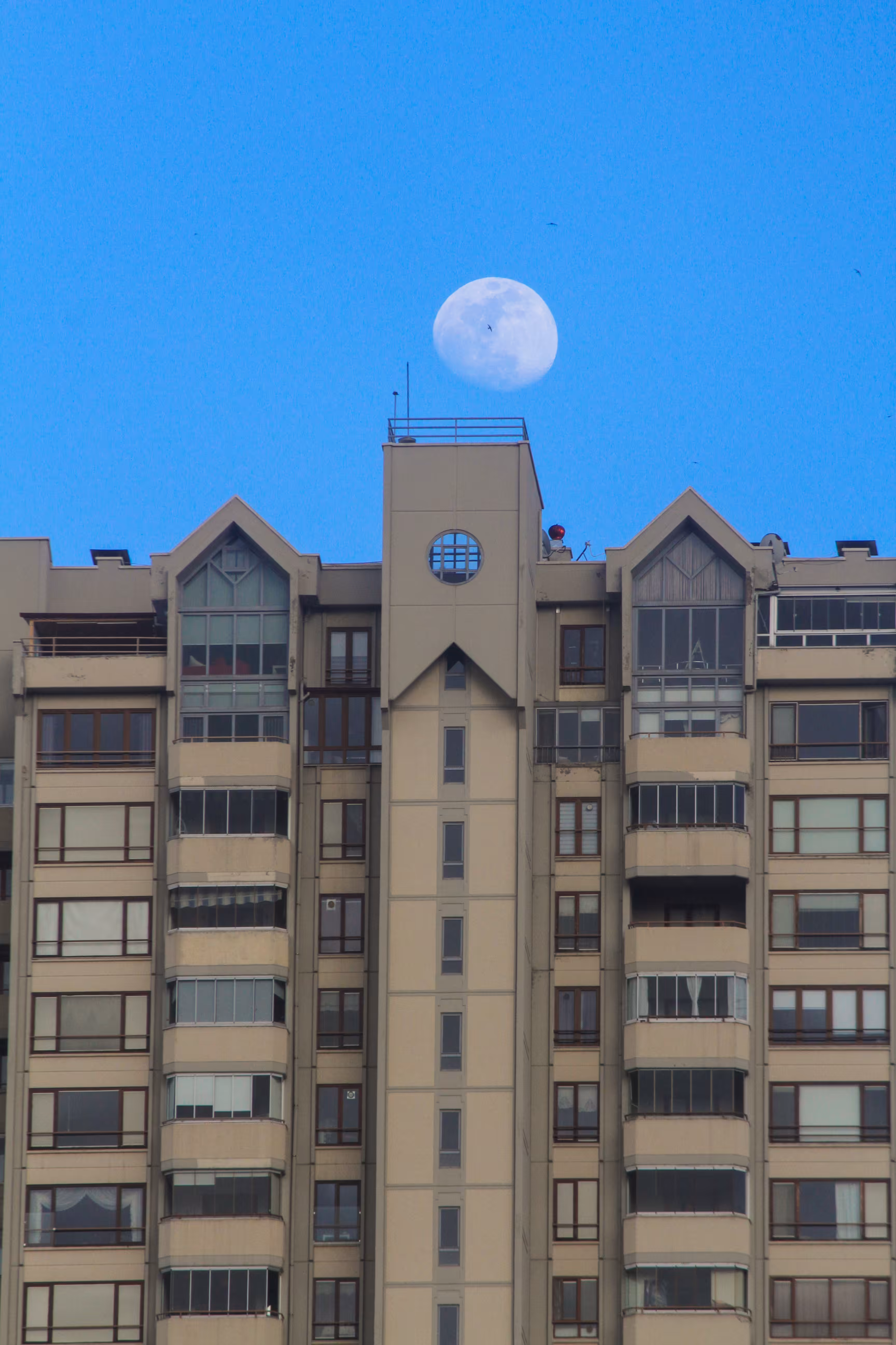 Urban Moonrise
