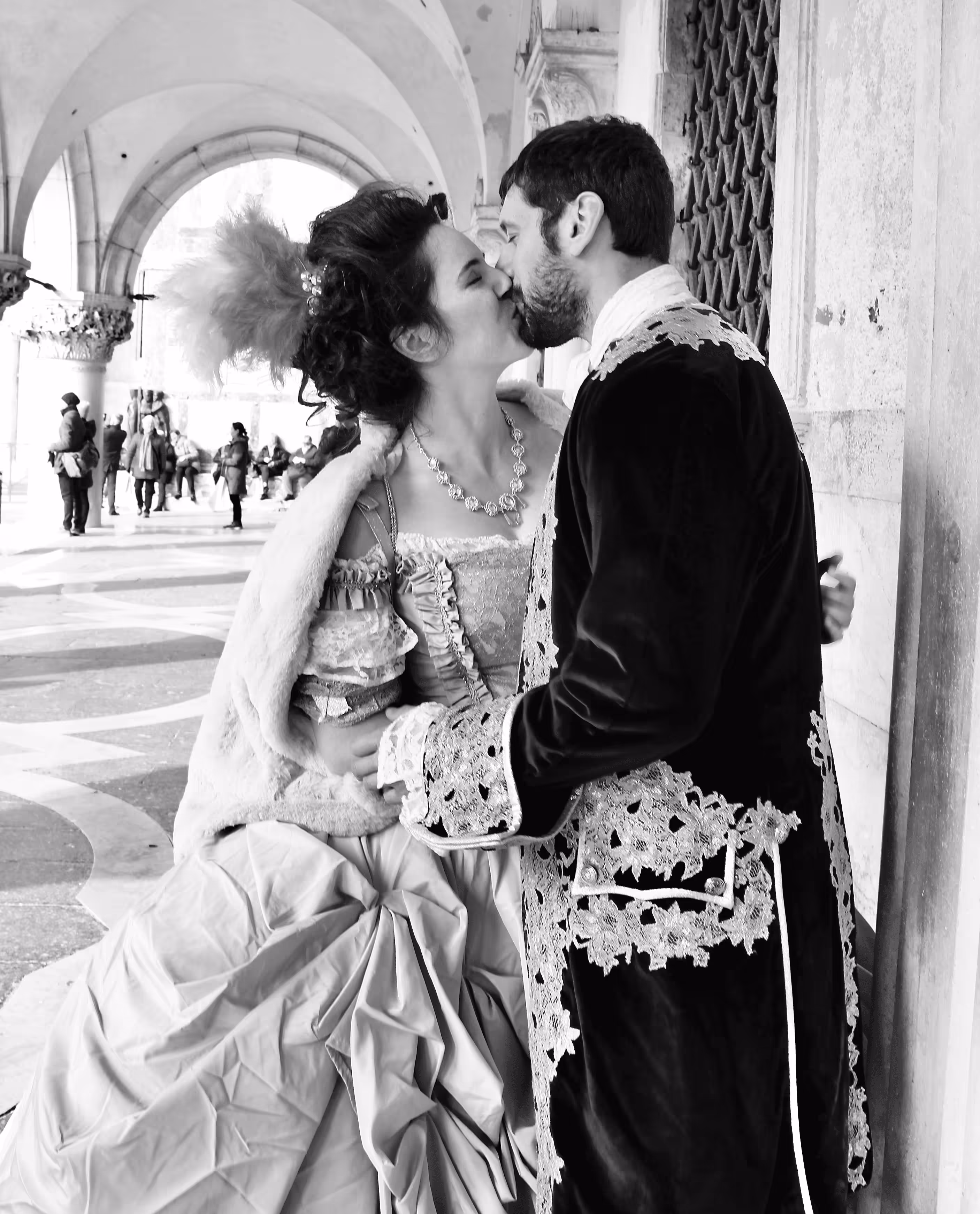 "Carnevale Kiss."