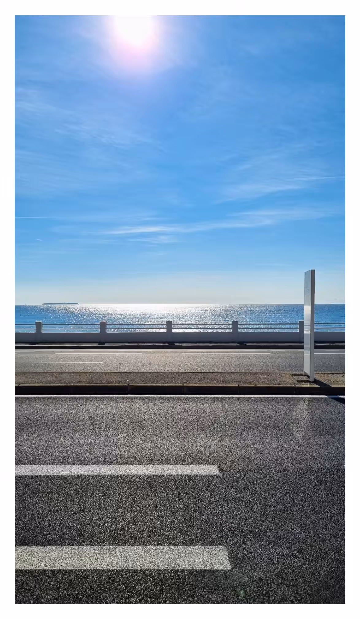 09h37