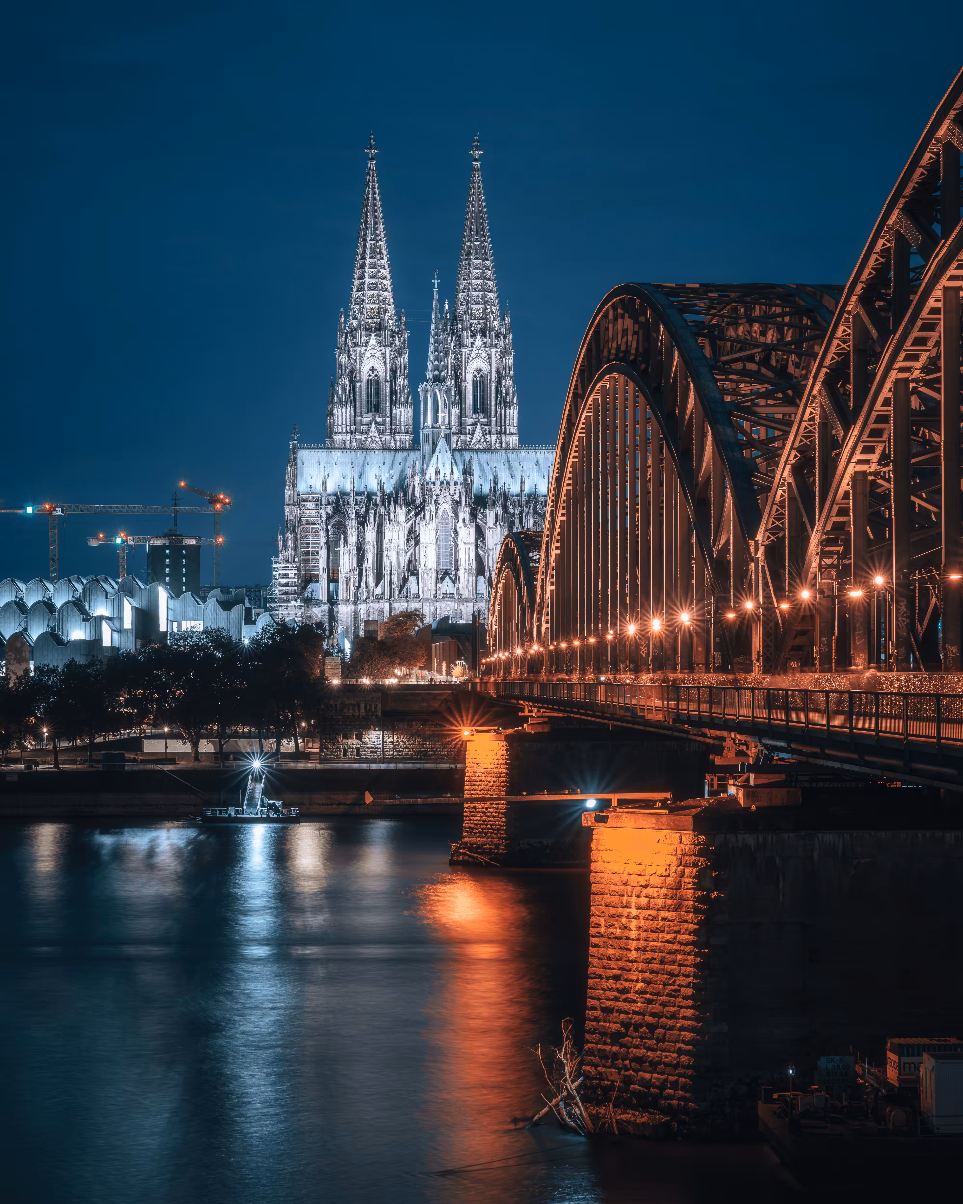 Contrast in Cologne