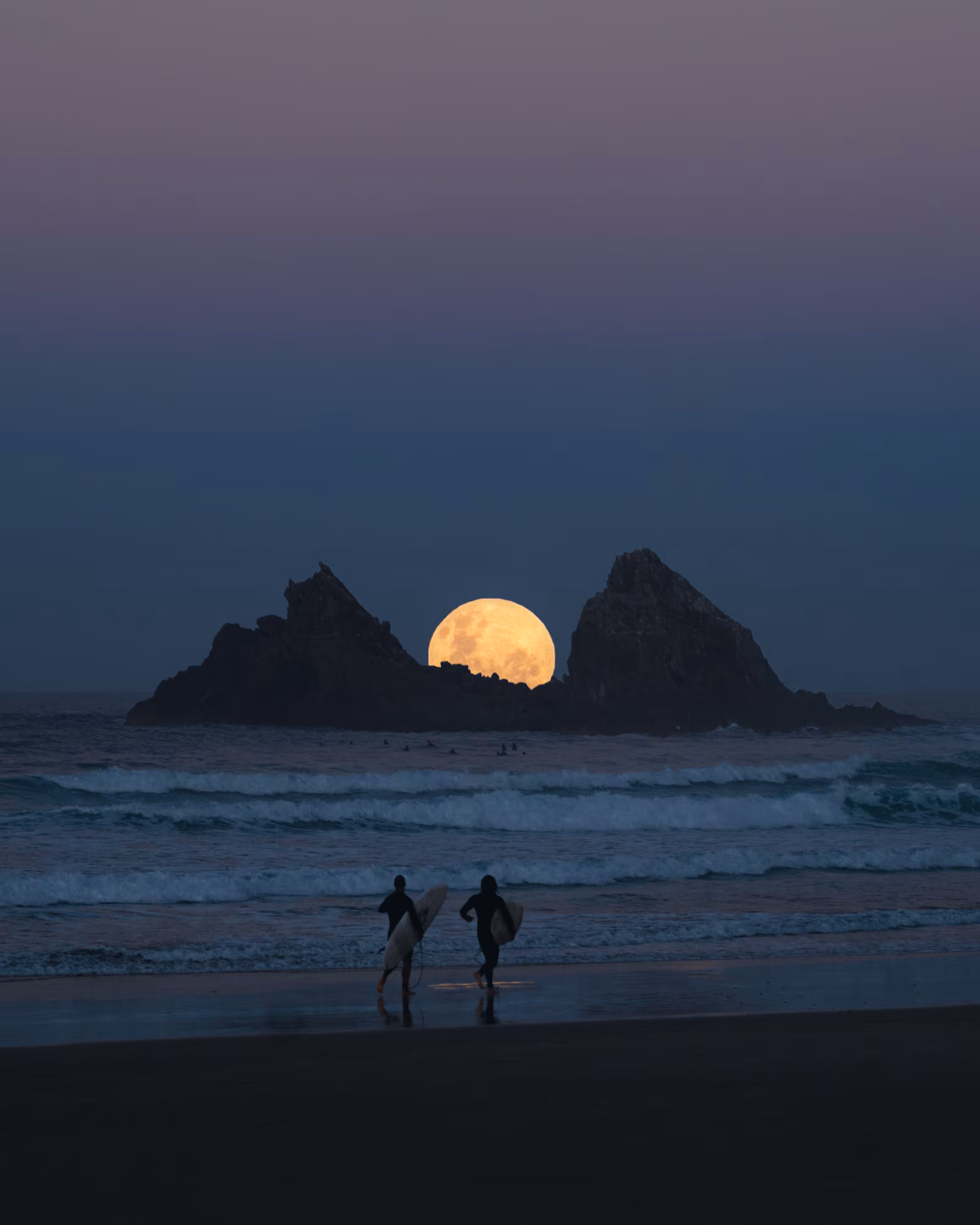 SUPERMOON SURFER