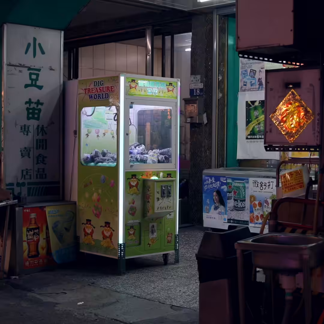 Lock-in Vending Machine 014