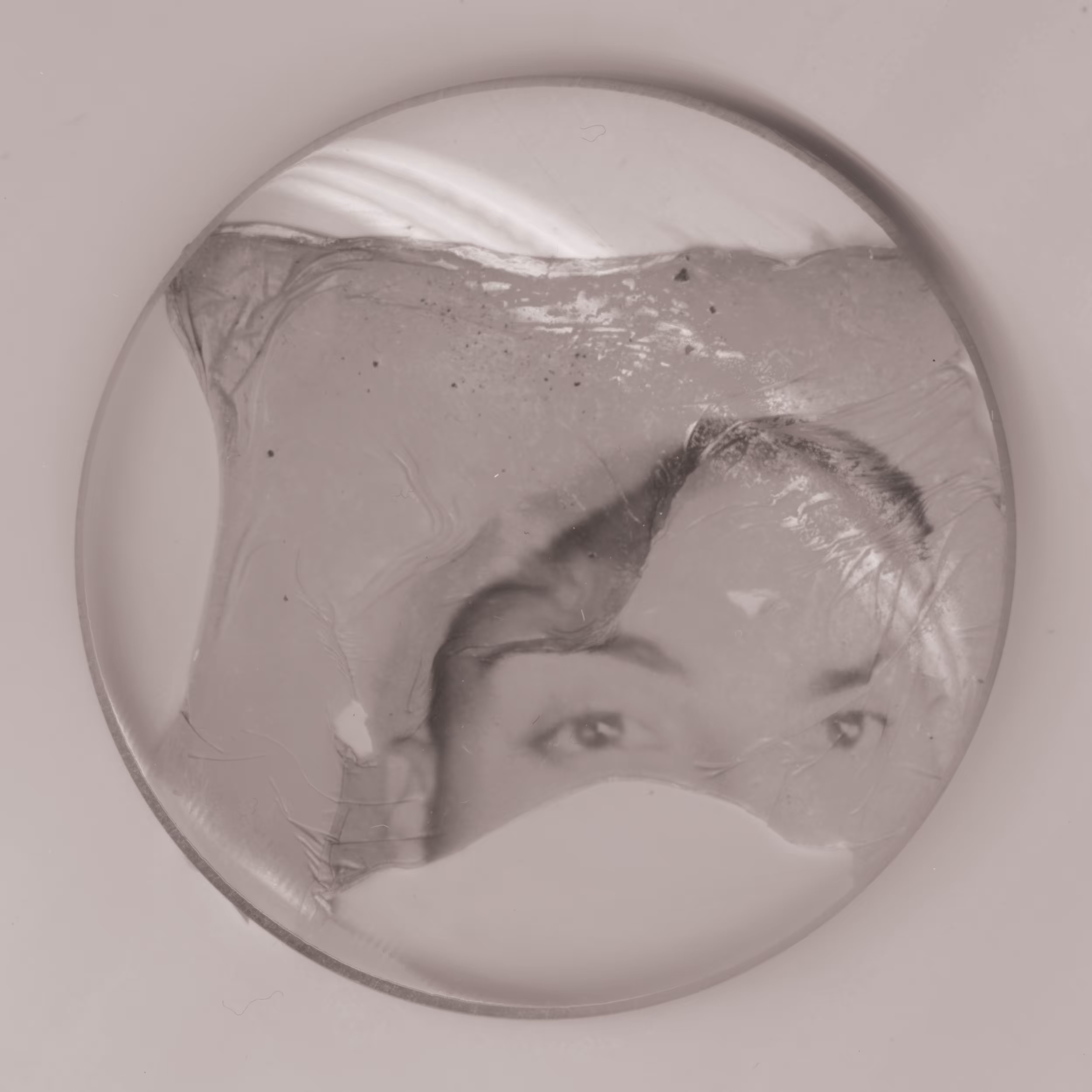 Shoulder stillness (Privacy Portraits)