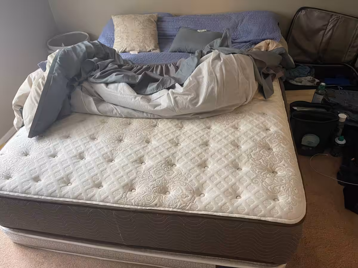 queen bed (San Luis Obispo)