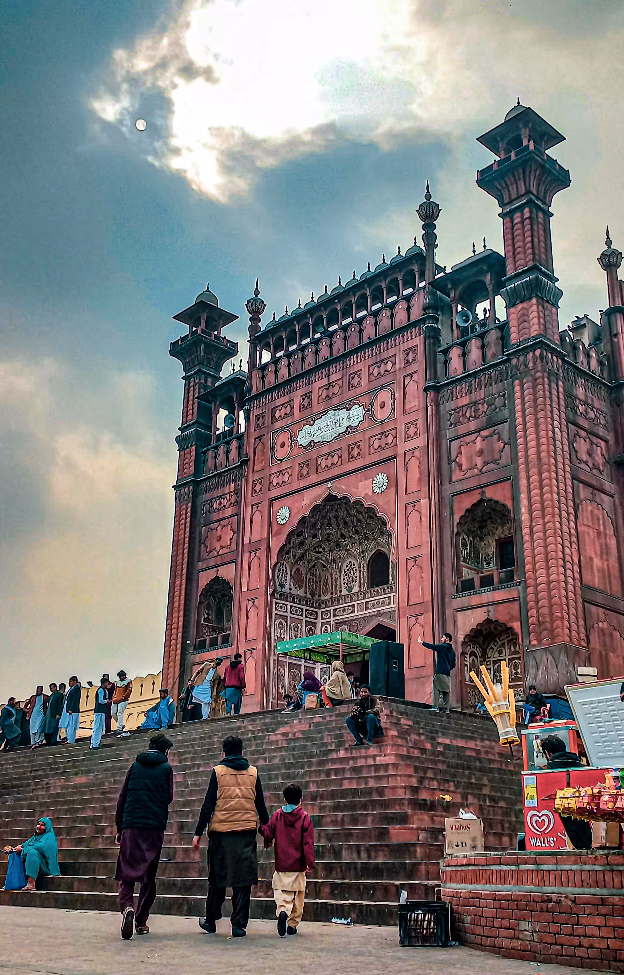 Badshahi Mosque Entrance. 🕌 🇵🇰❤️