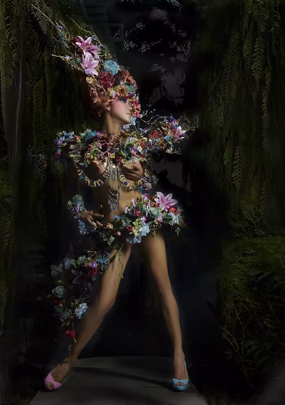 LA DAME AUX FLEURS - A FLOWER BLOSSOMS FOR IT'S OWN JOY - NIGHT BLOOM