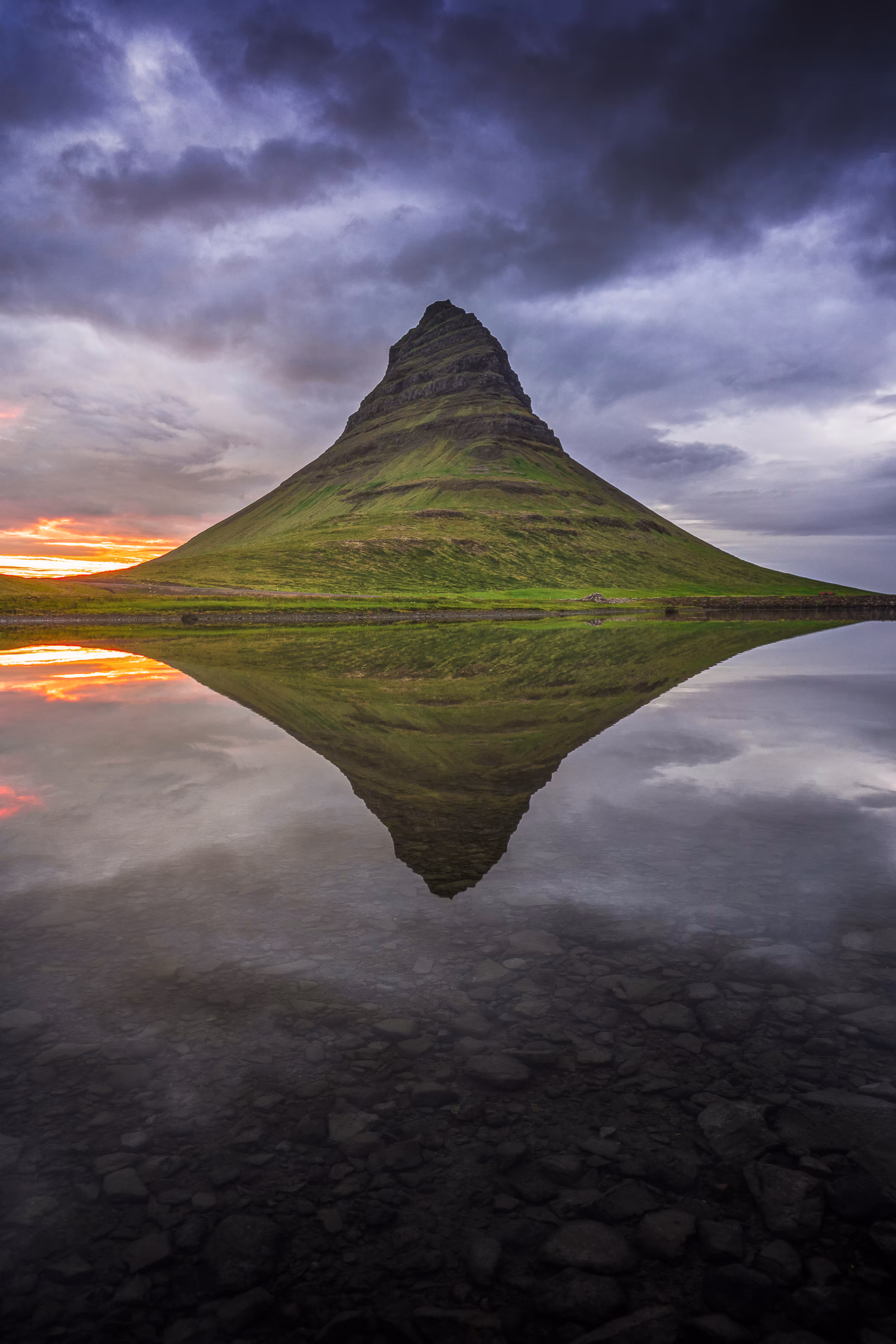 NFTs: KIRKJUFELL - REFLECTION