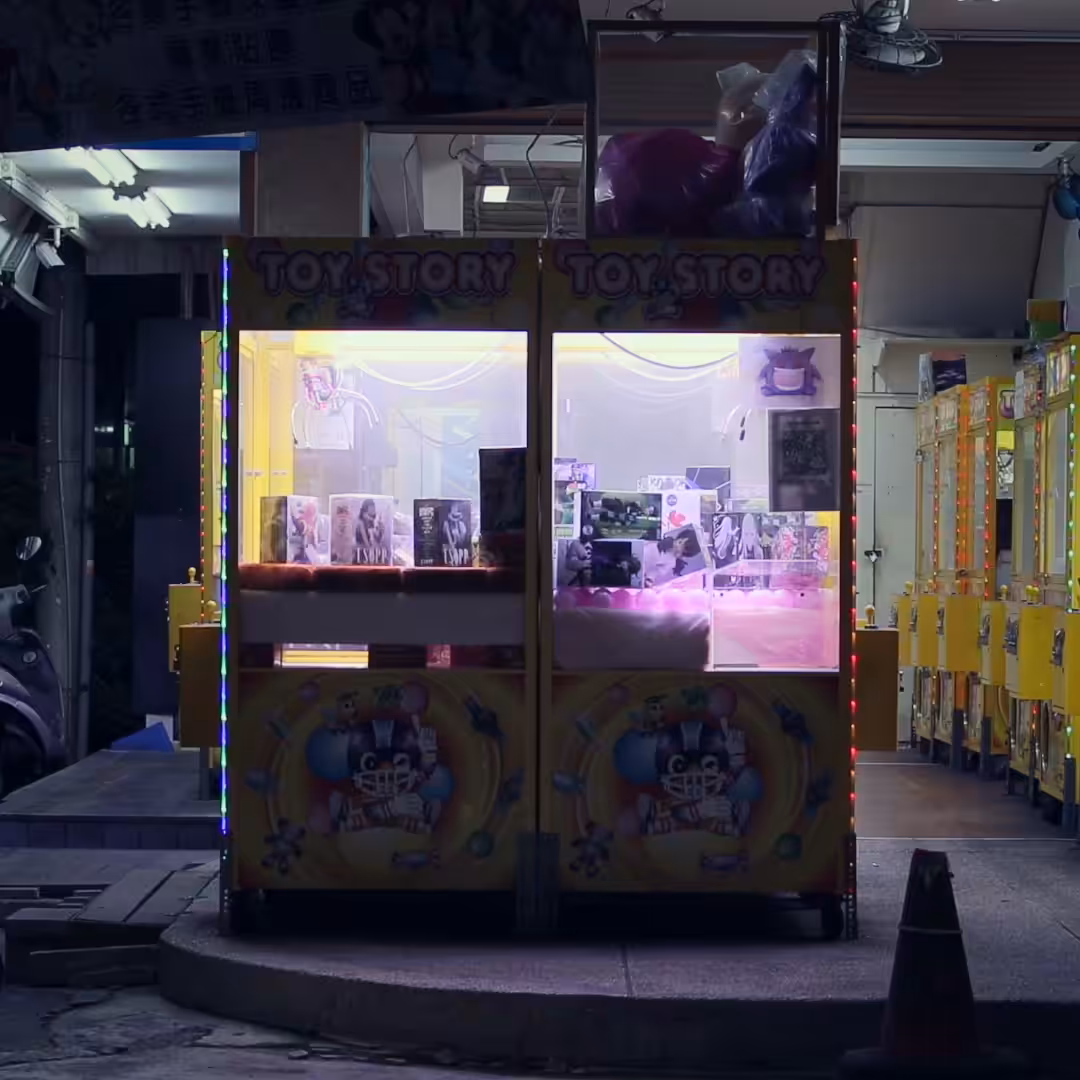 Lock-in Vending Machine 007