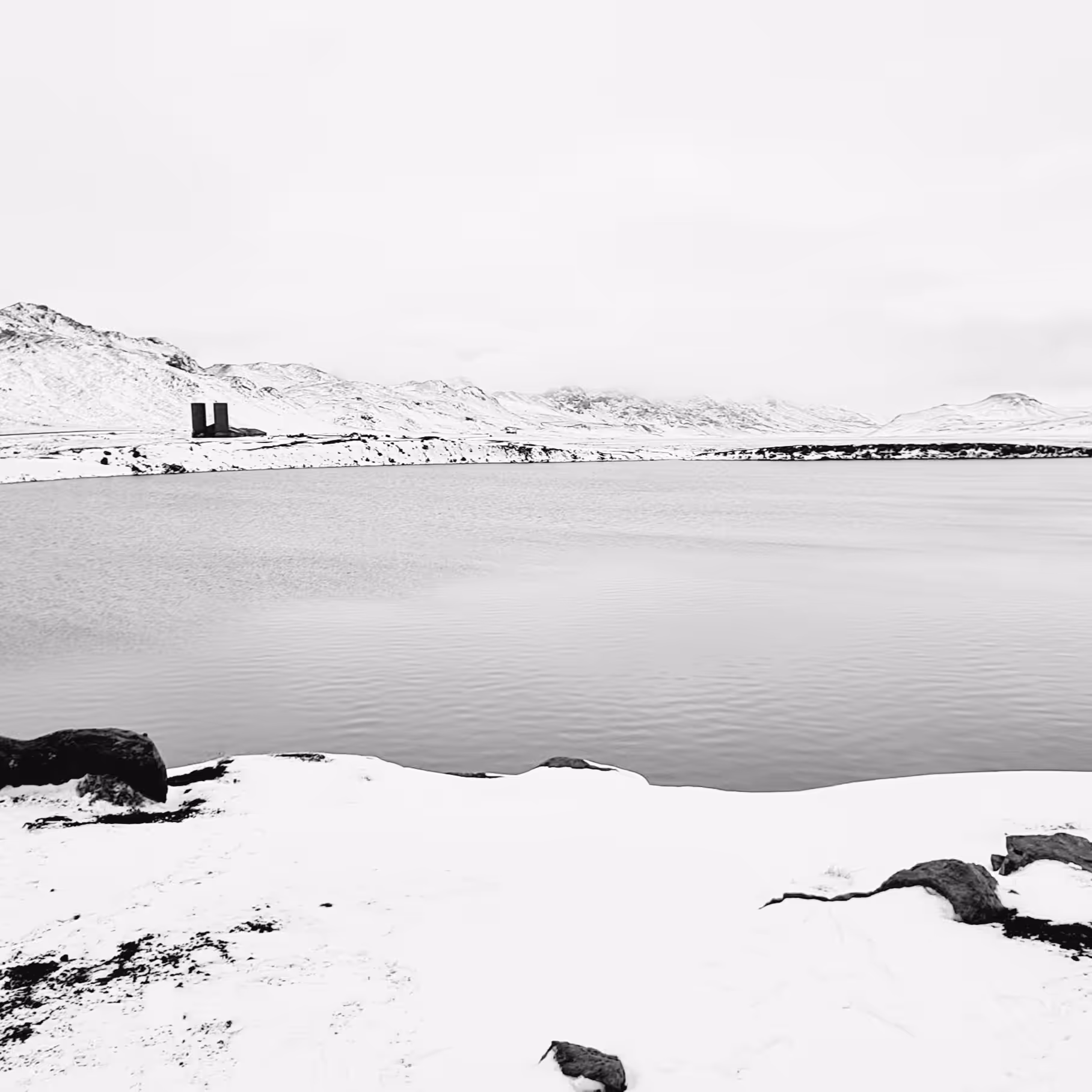 LAKE GRAENAVATN