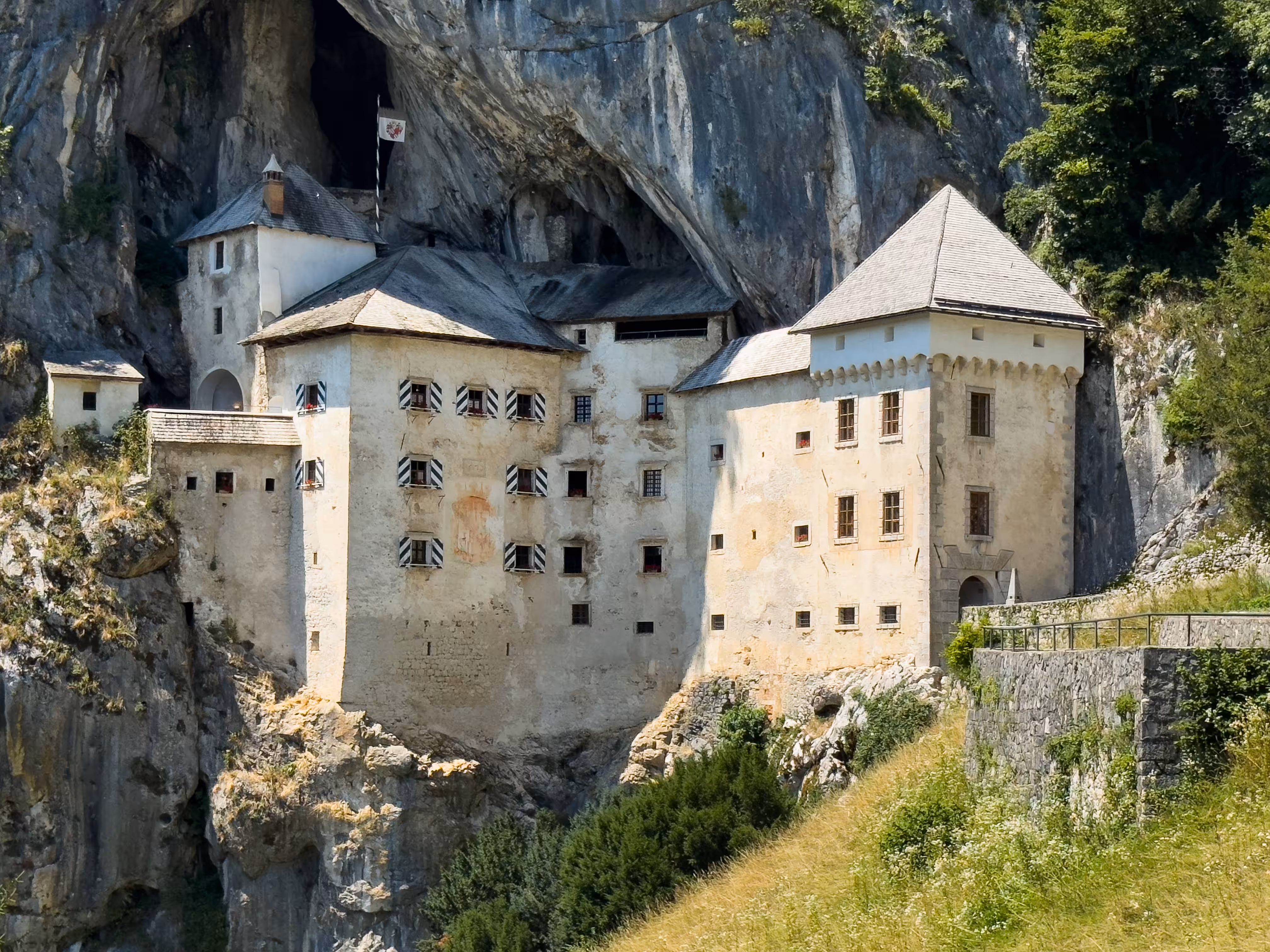 PHOTOGRAPHY EDITIONS: Predjama Castle