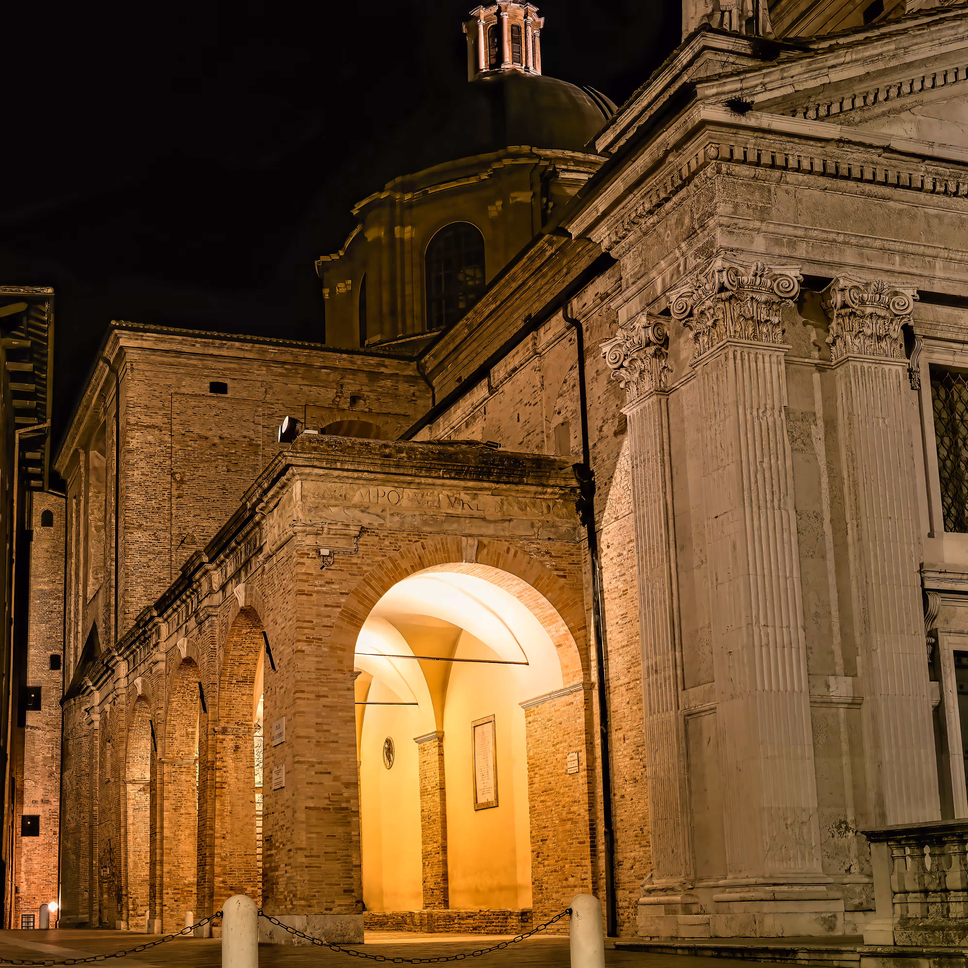 Photography for Advertising, Branding & Editorial: Urbino Cathedral by Night – Illuminated Arches and Renaissance Details
