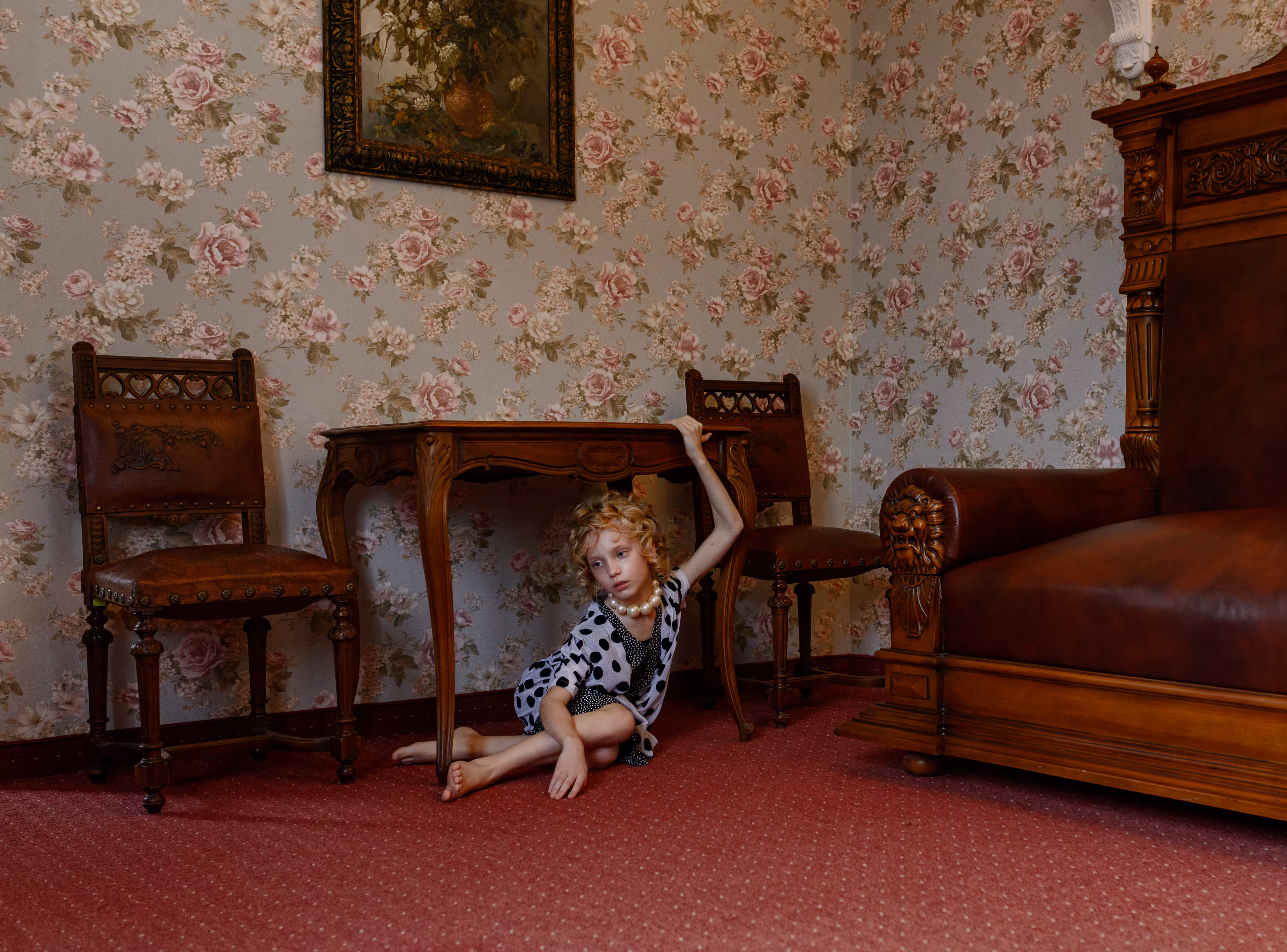 Staged art photos: Agnia. Portrait in the interior.