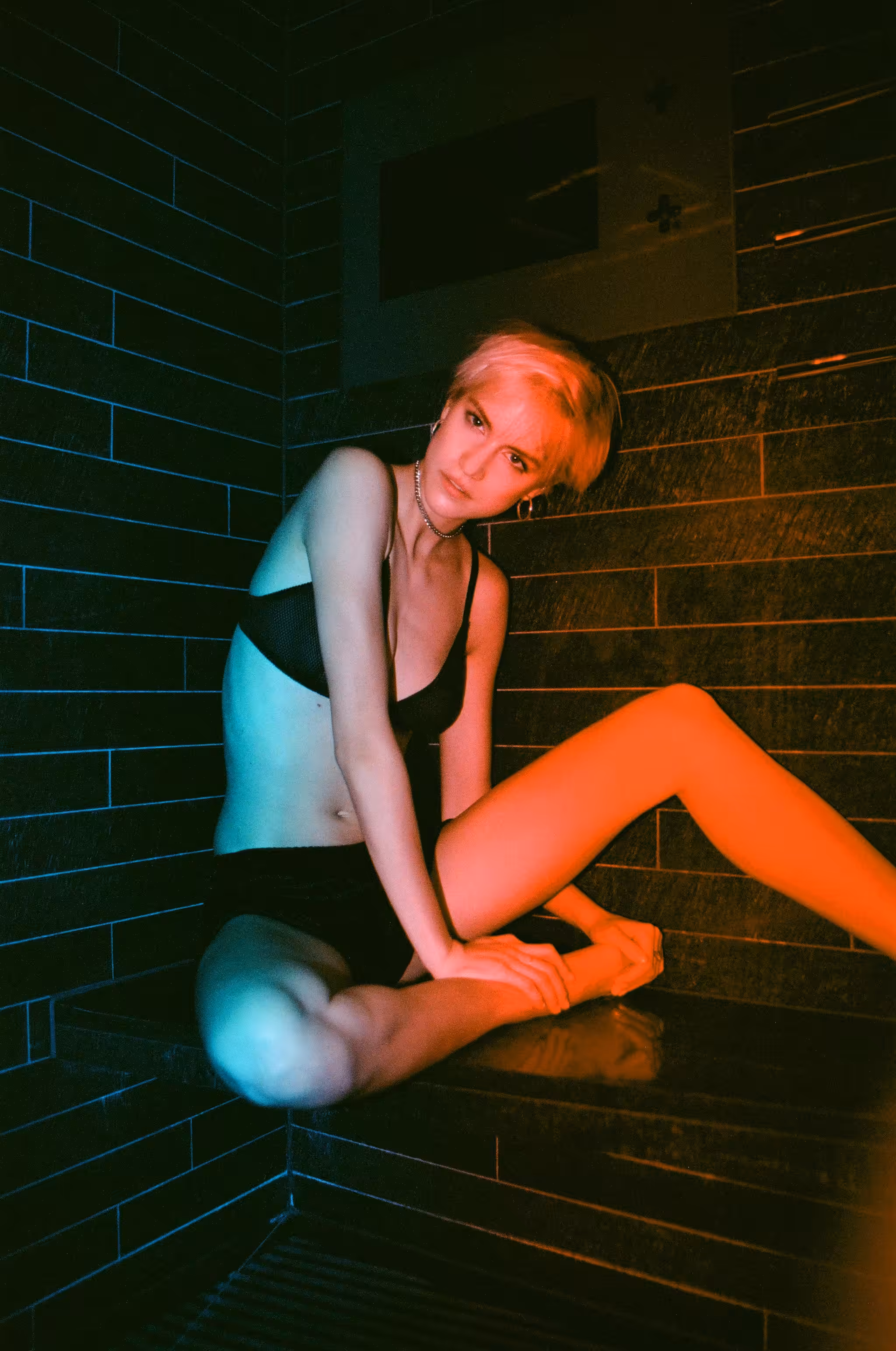 Rodeo posts: Neon Peach