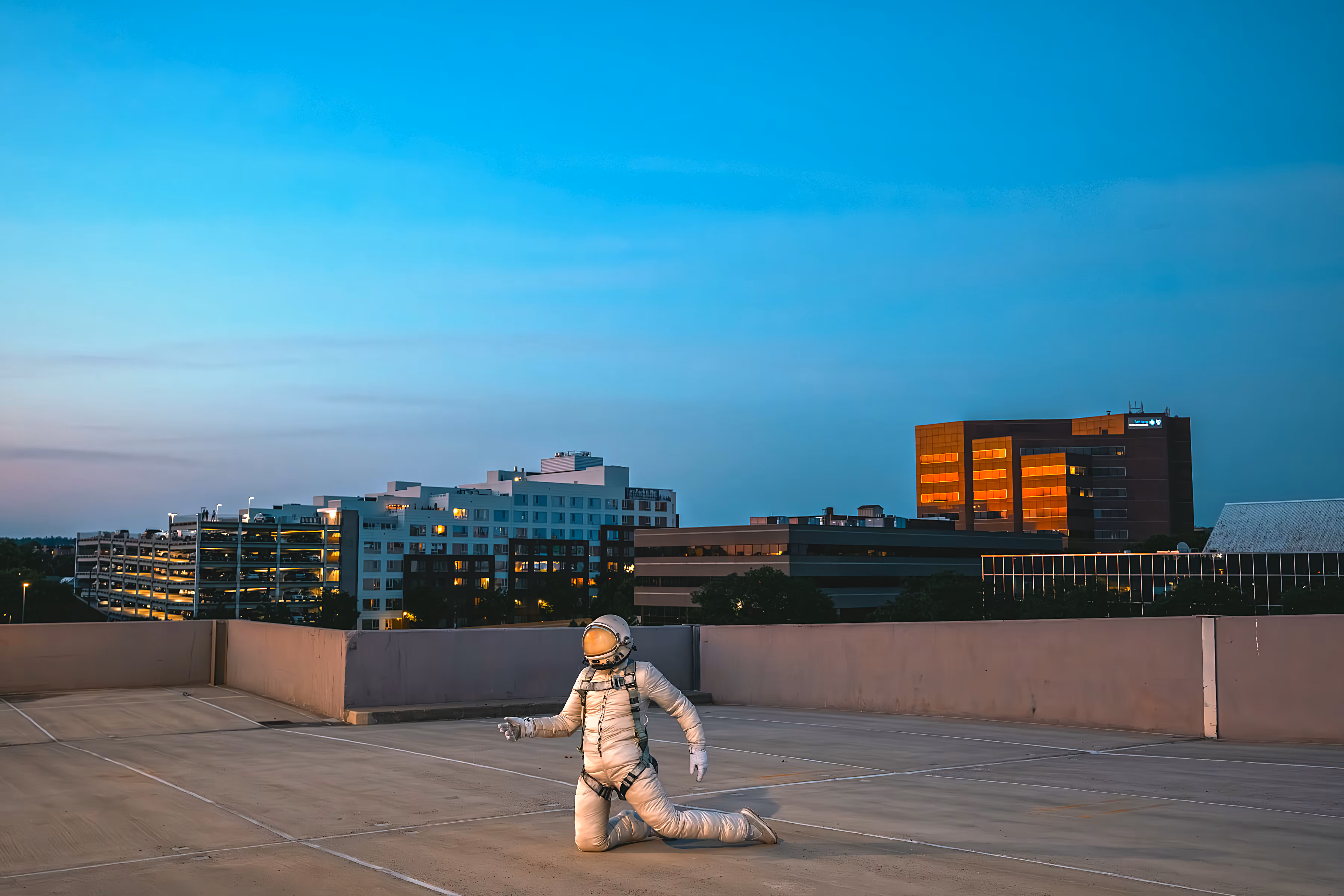 The Lonely Astronaut - White Suit Edition: Behold The Setting Sun