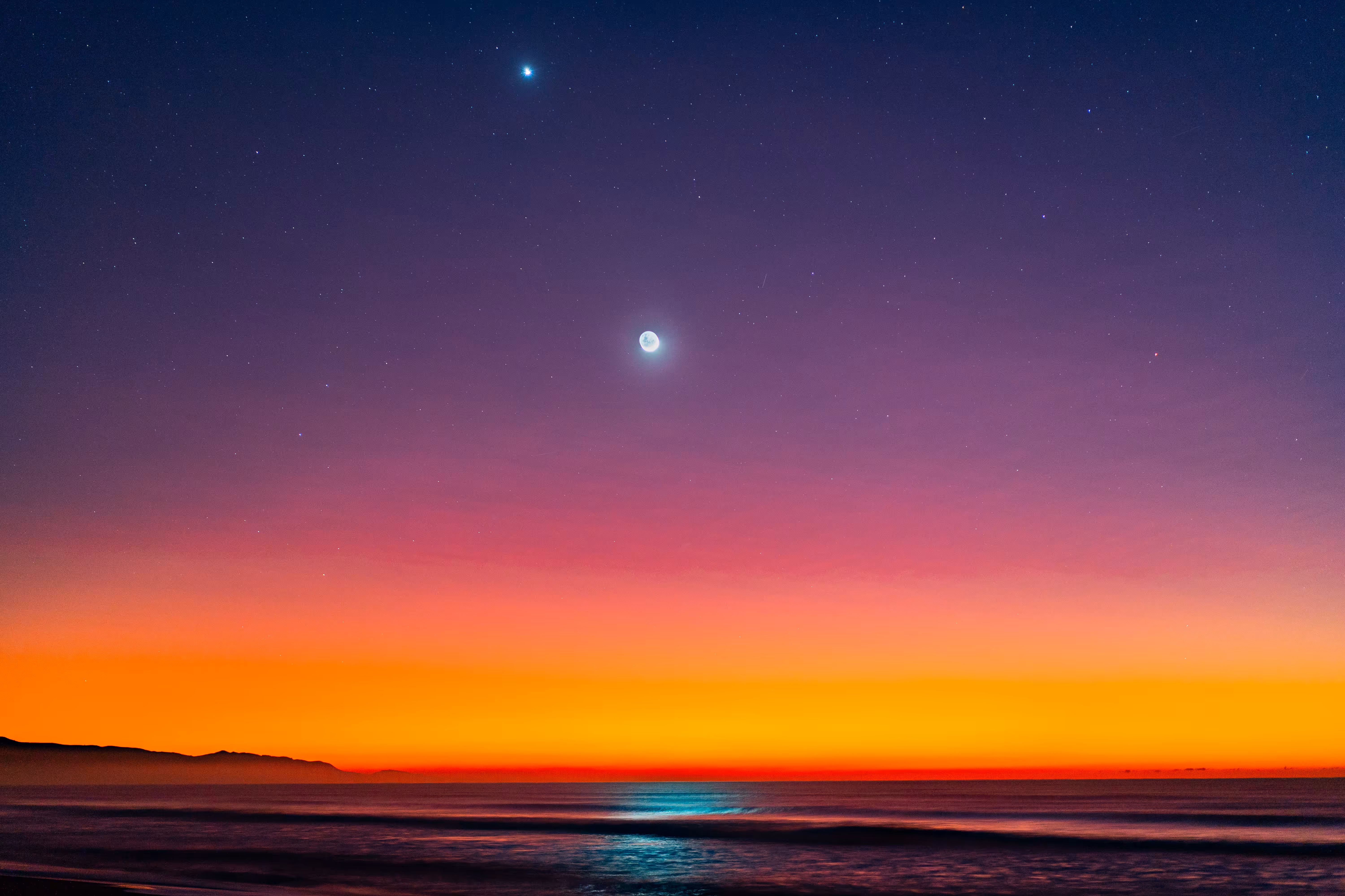  Ōmutu moon and Kōpū (venus) rising