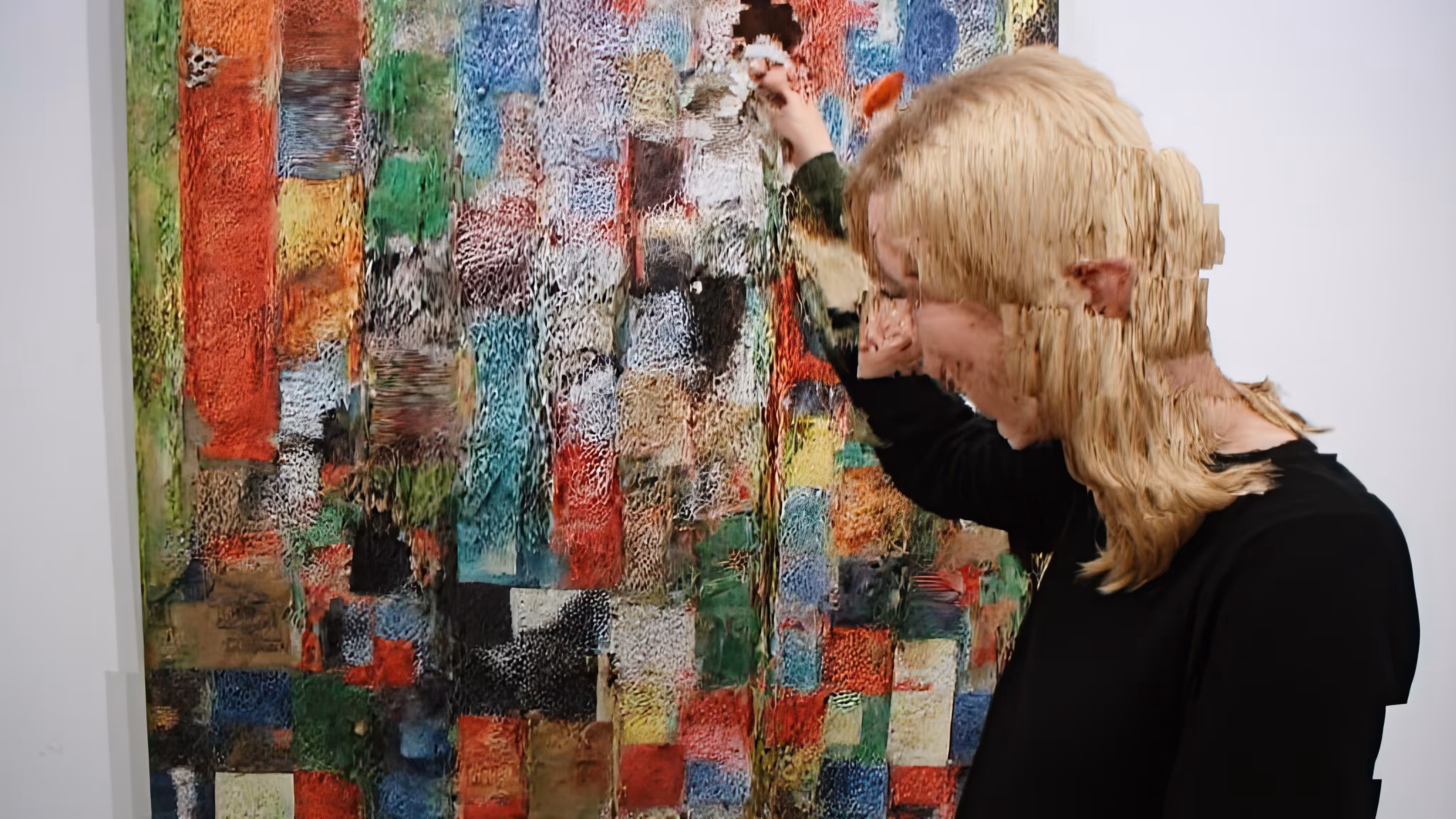 ANDROID PLAZA - Tapestry Installation