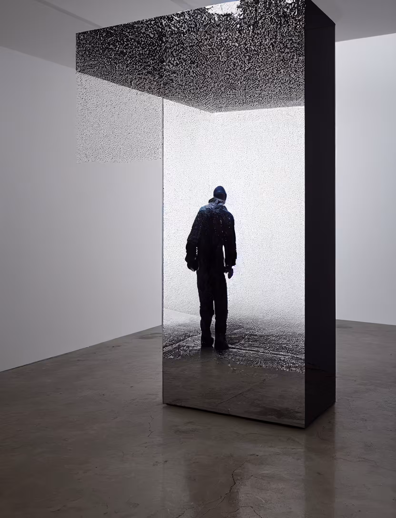 Wandering between infinite illusions