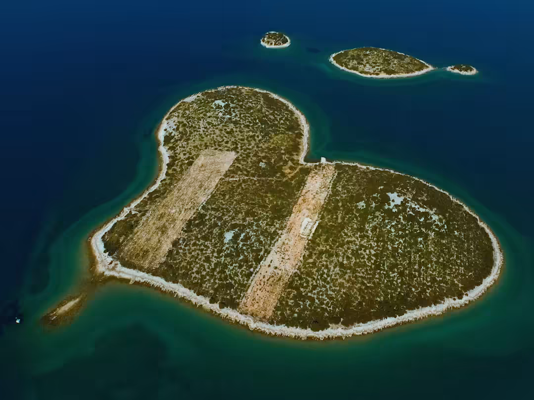 #08 Island of Love