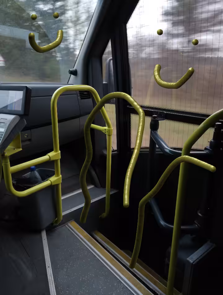 SmilingInTheBusToNidaArtColony