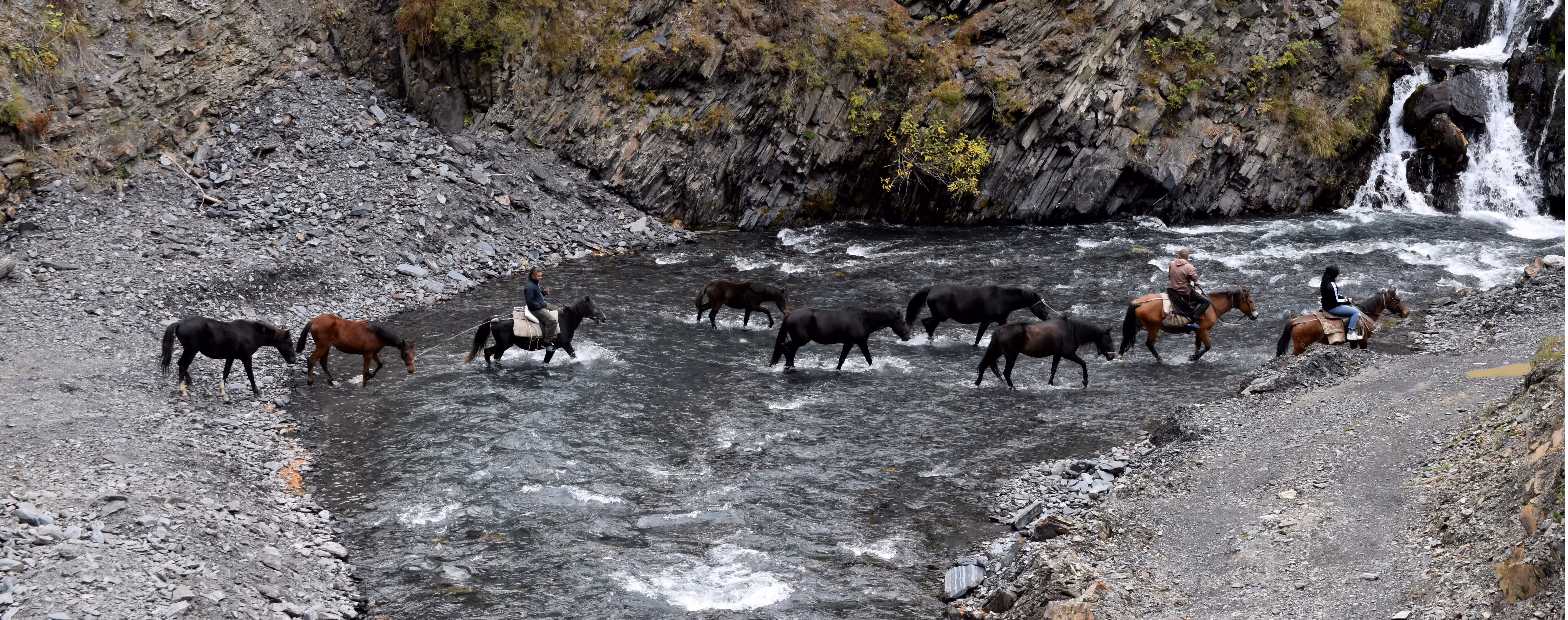 Crossing Tusheti Alazani
