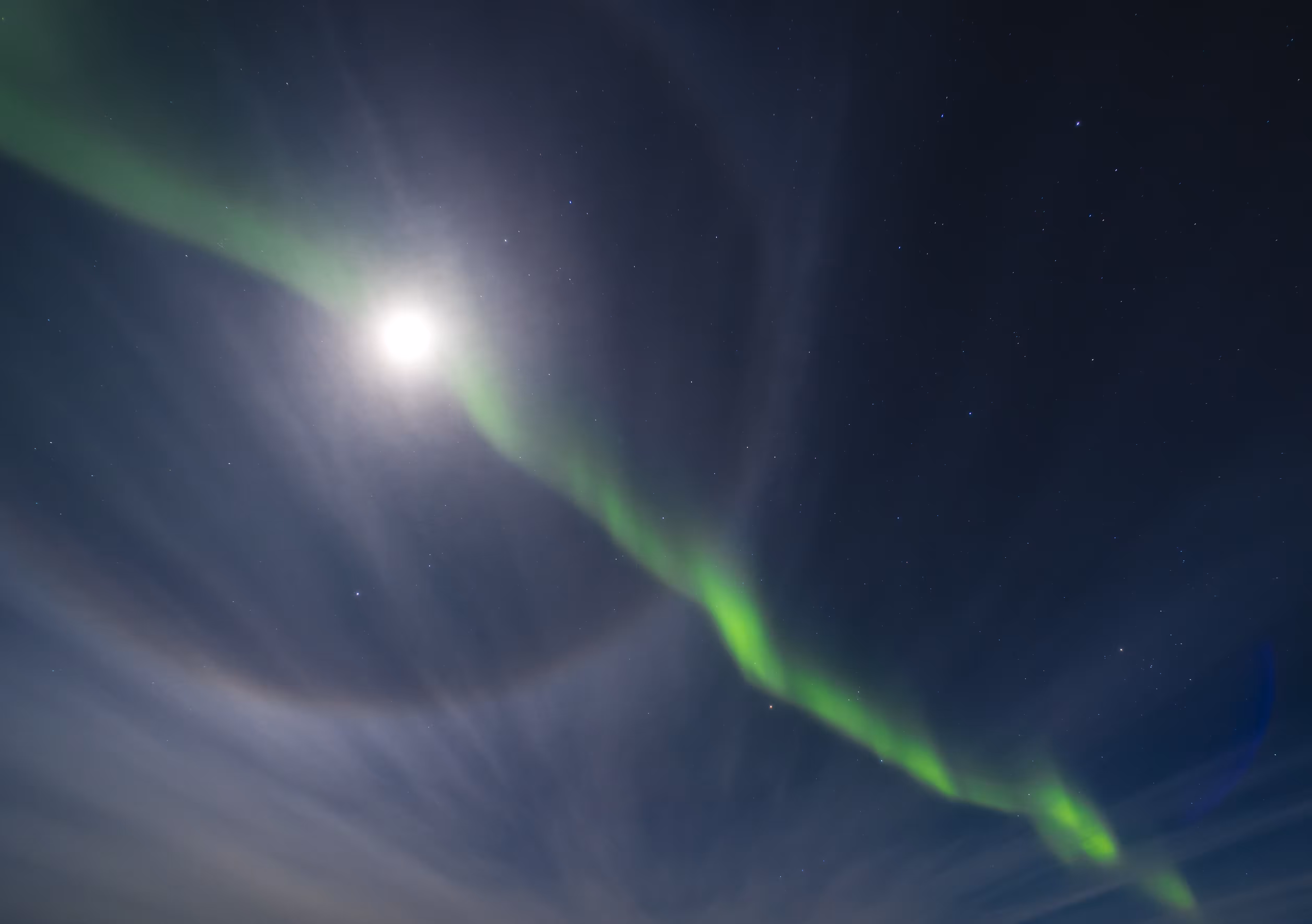22° Moon Halo and Aurora 
