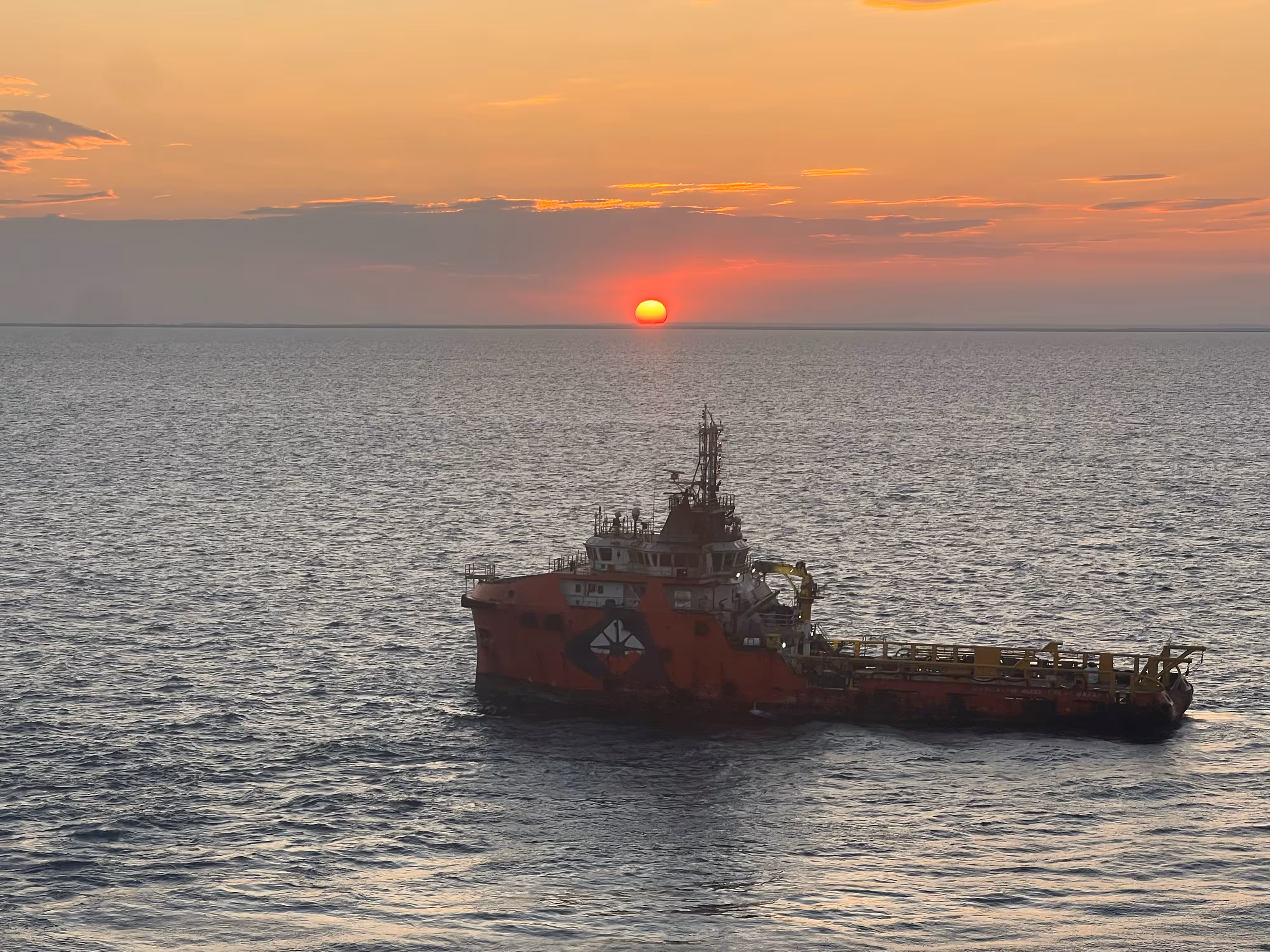 Metaleroz Offshore Seascape Photography 2024: Sunrise Over Sunset