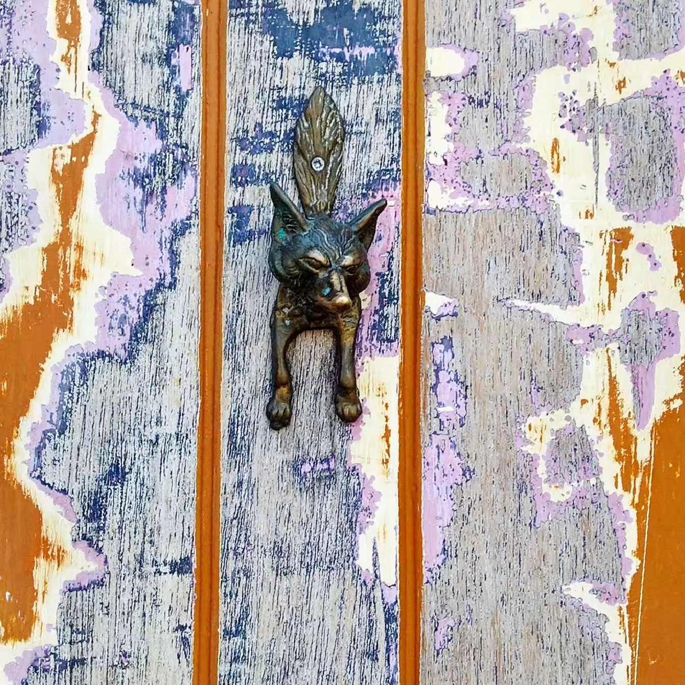 Wolf knocker