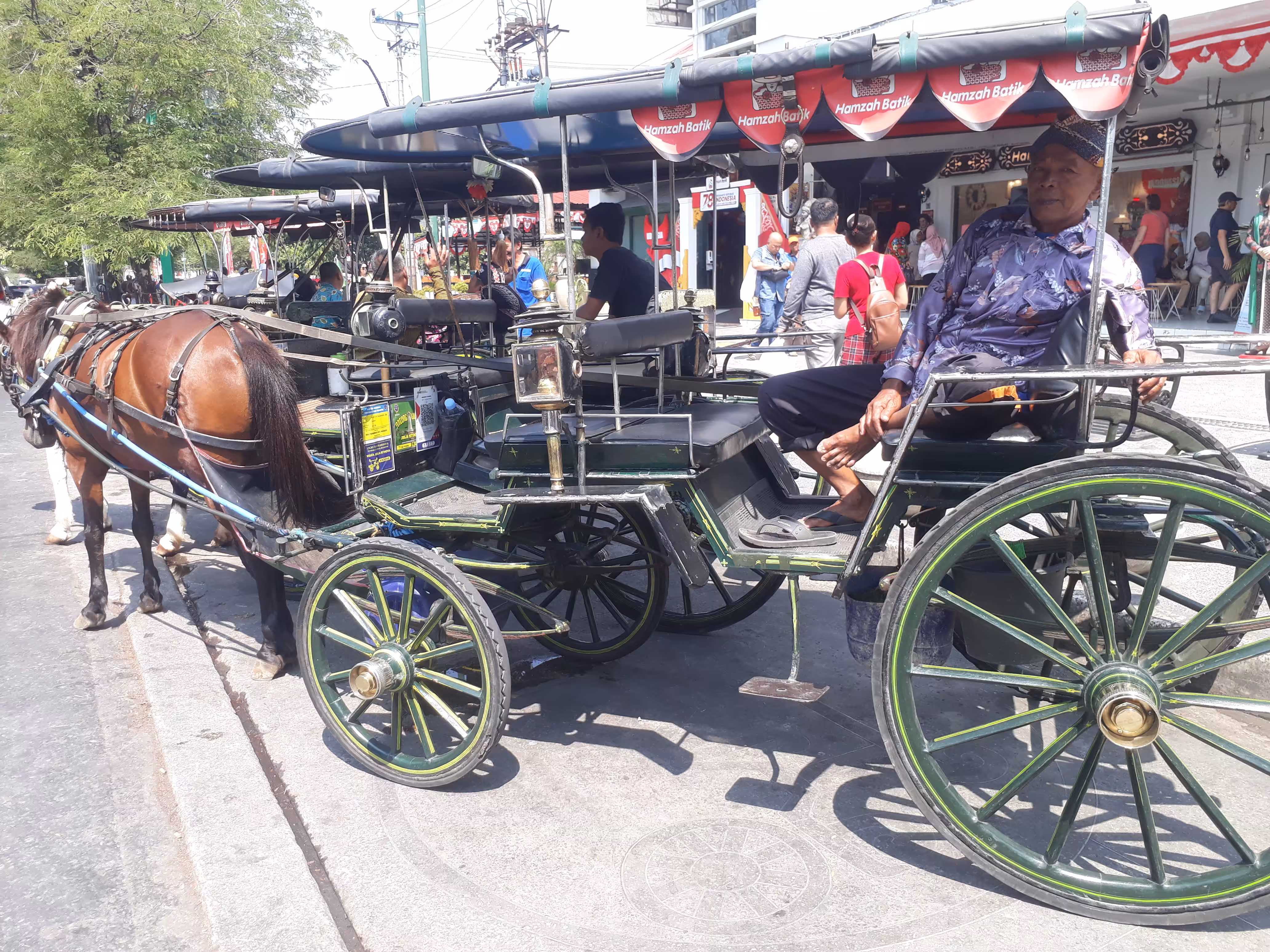 Antrian Becak 