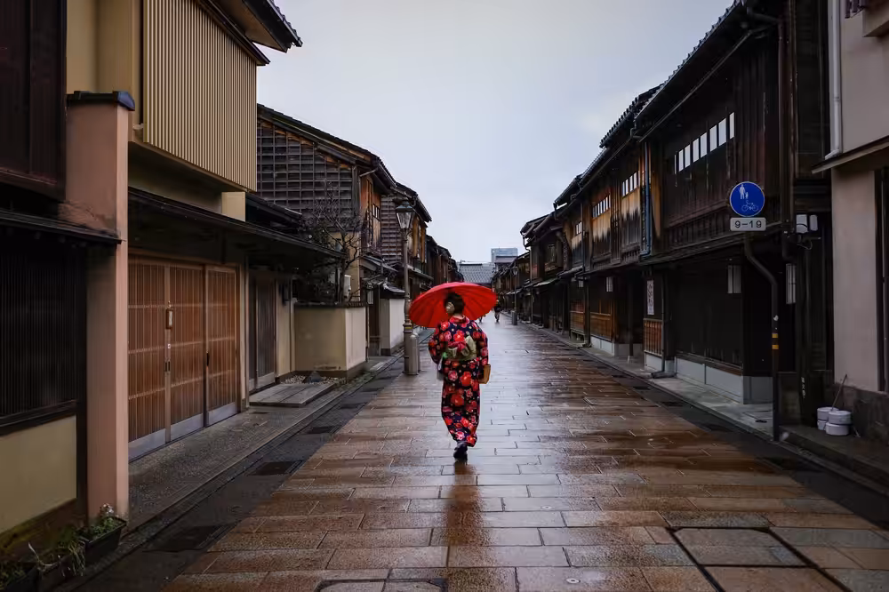 Alone In Kanazawa - ひがし茶屋街