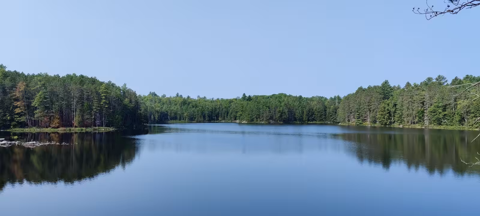 Panorama of a still lake - Hic Et traNquillitas