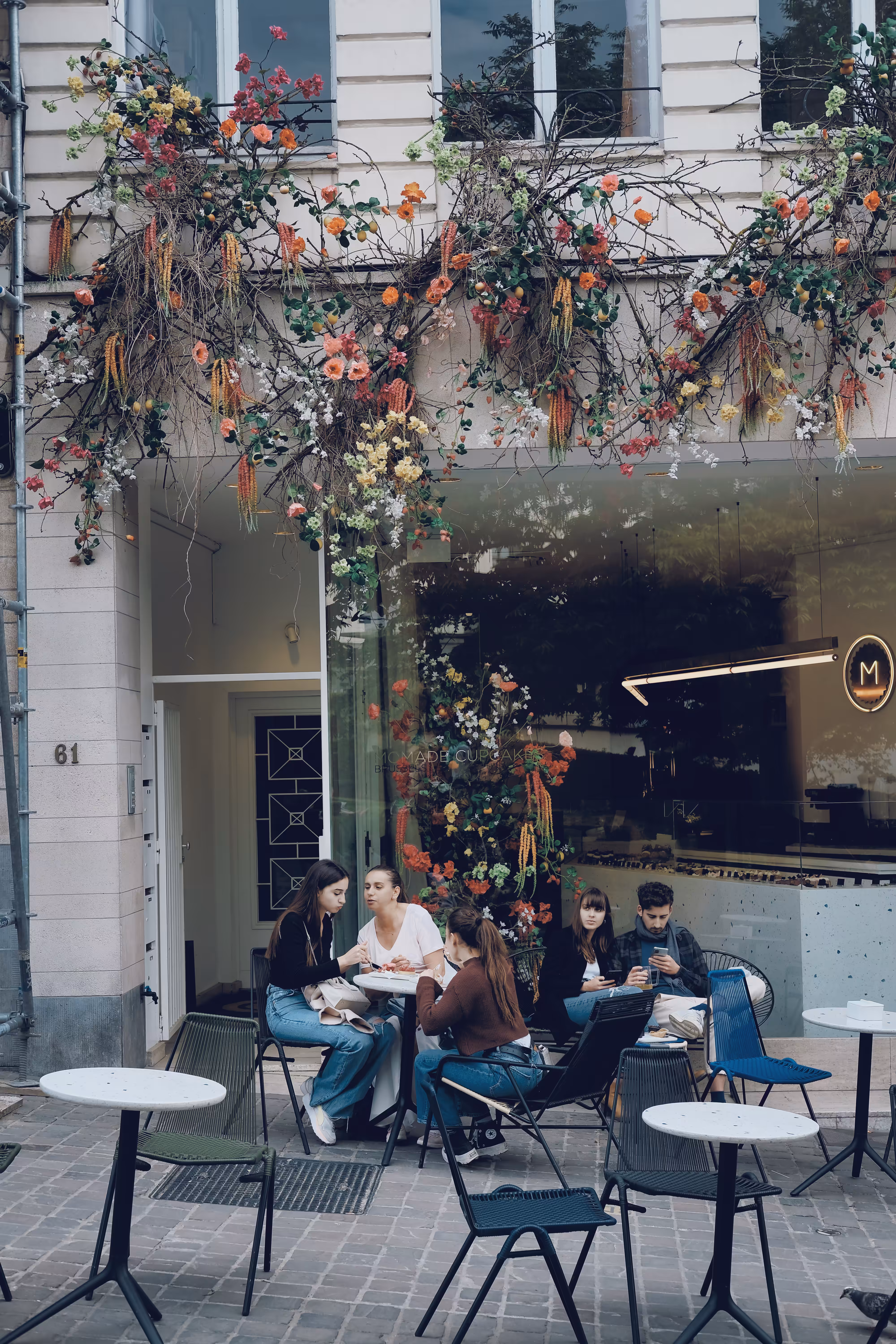 Brussels Street Story: Between friends