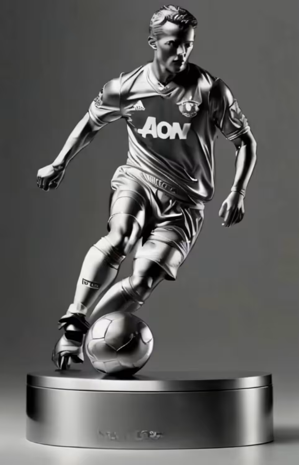 FAMOUS SCULPTURES: Ryan Giggs - Silver Sculpture