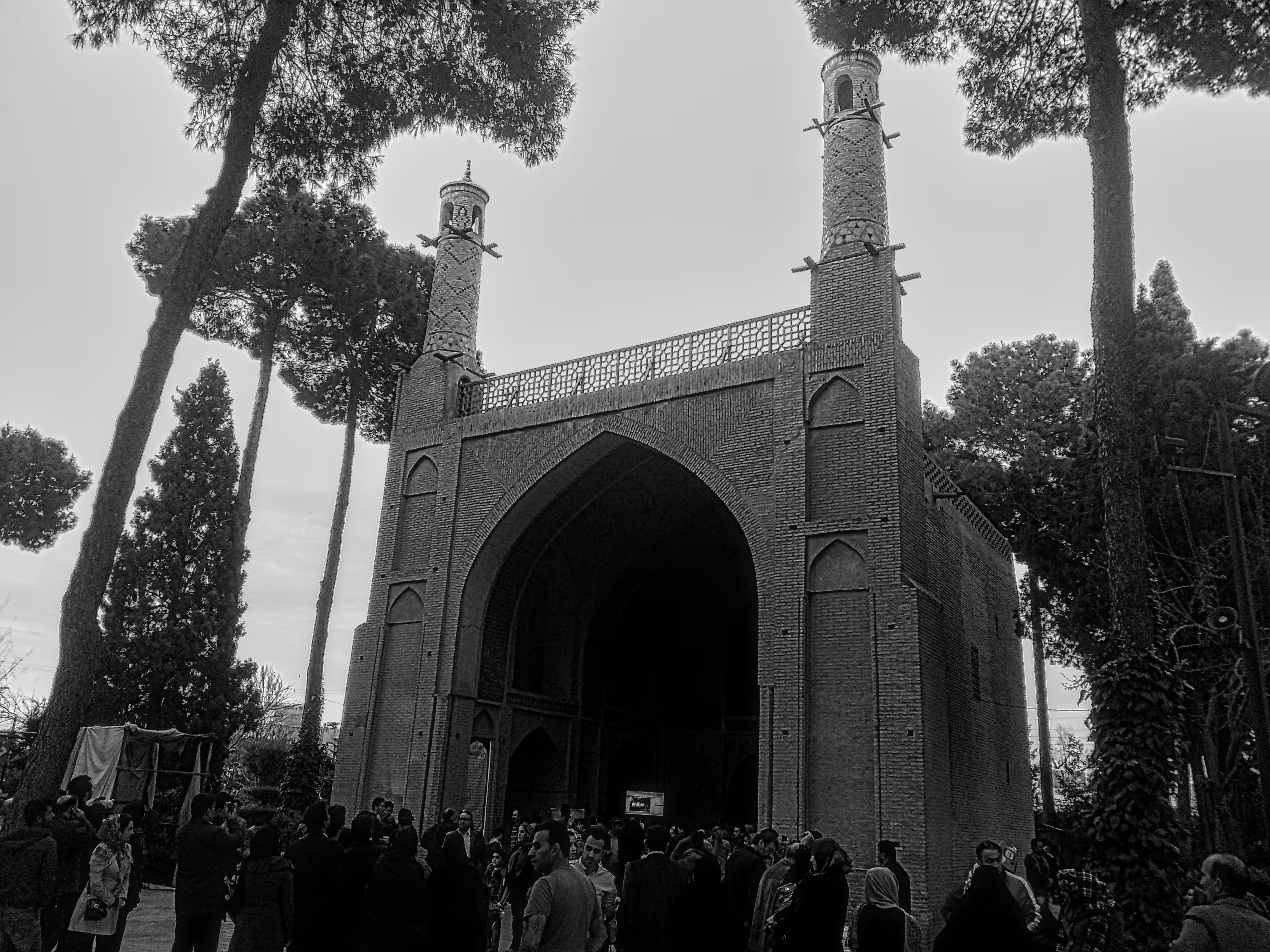 Crowd in the Monar Jonban