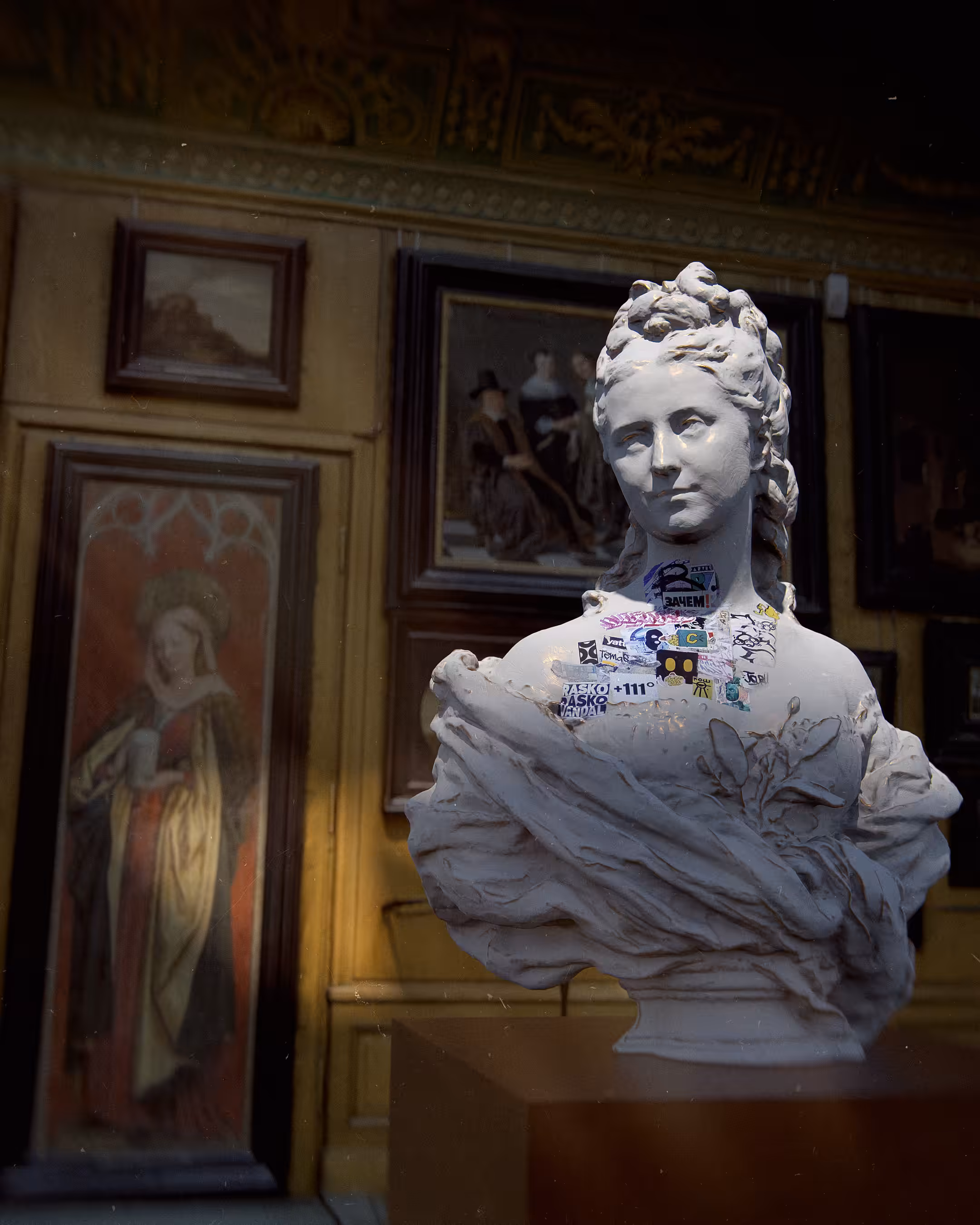 Sticker Statue