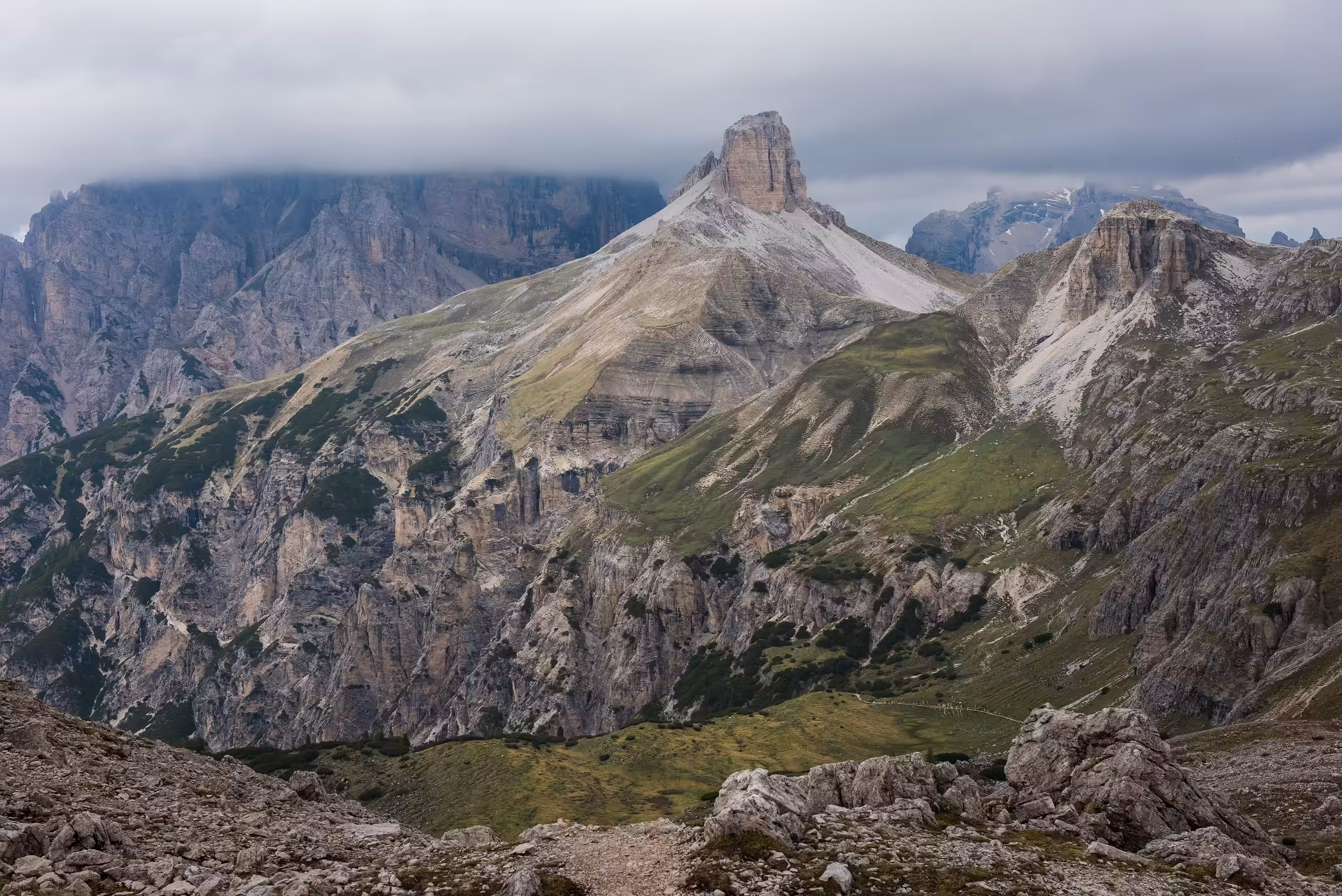 castel over the montains 