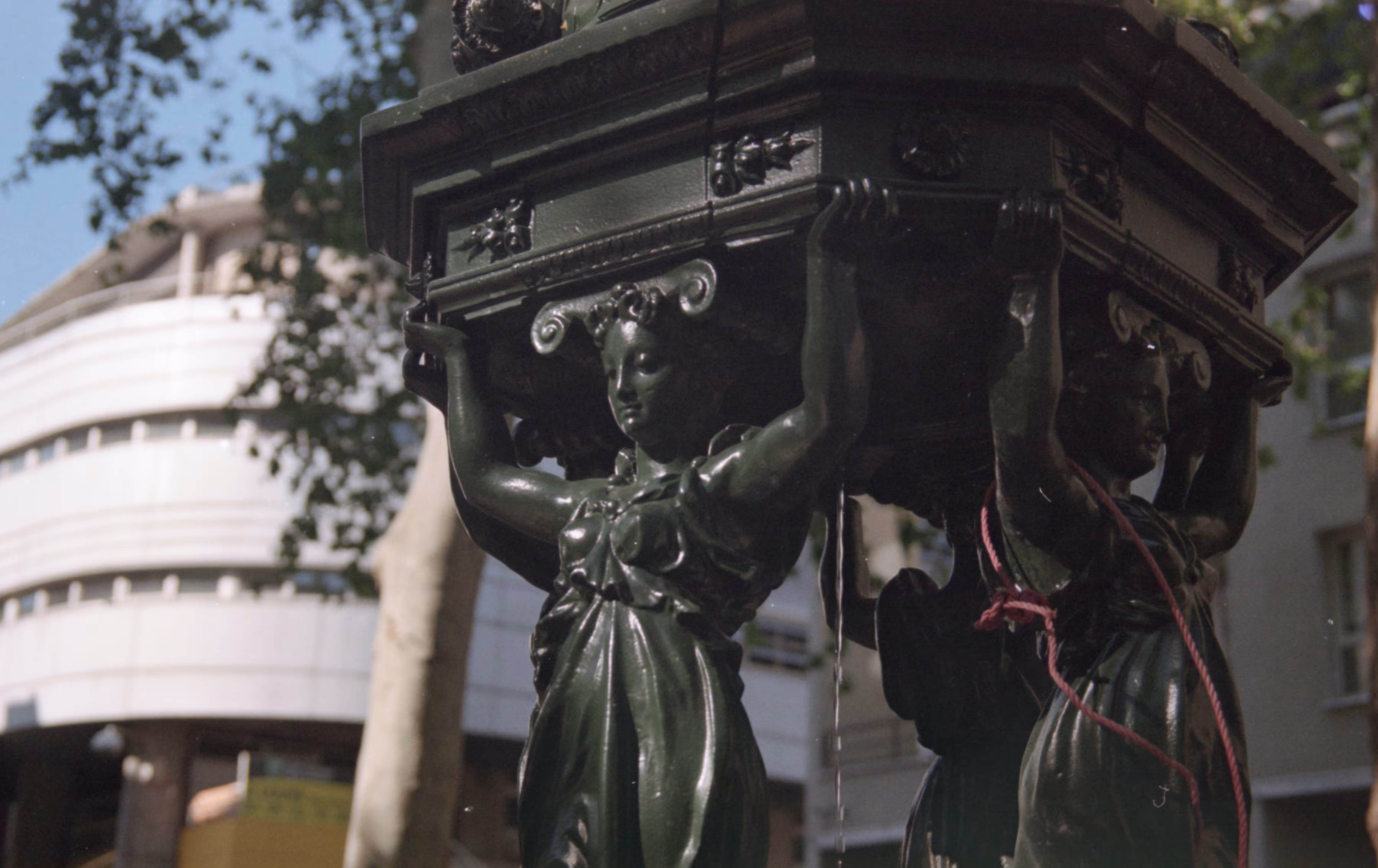Paris Film Photography: fontaine wallace
