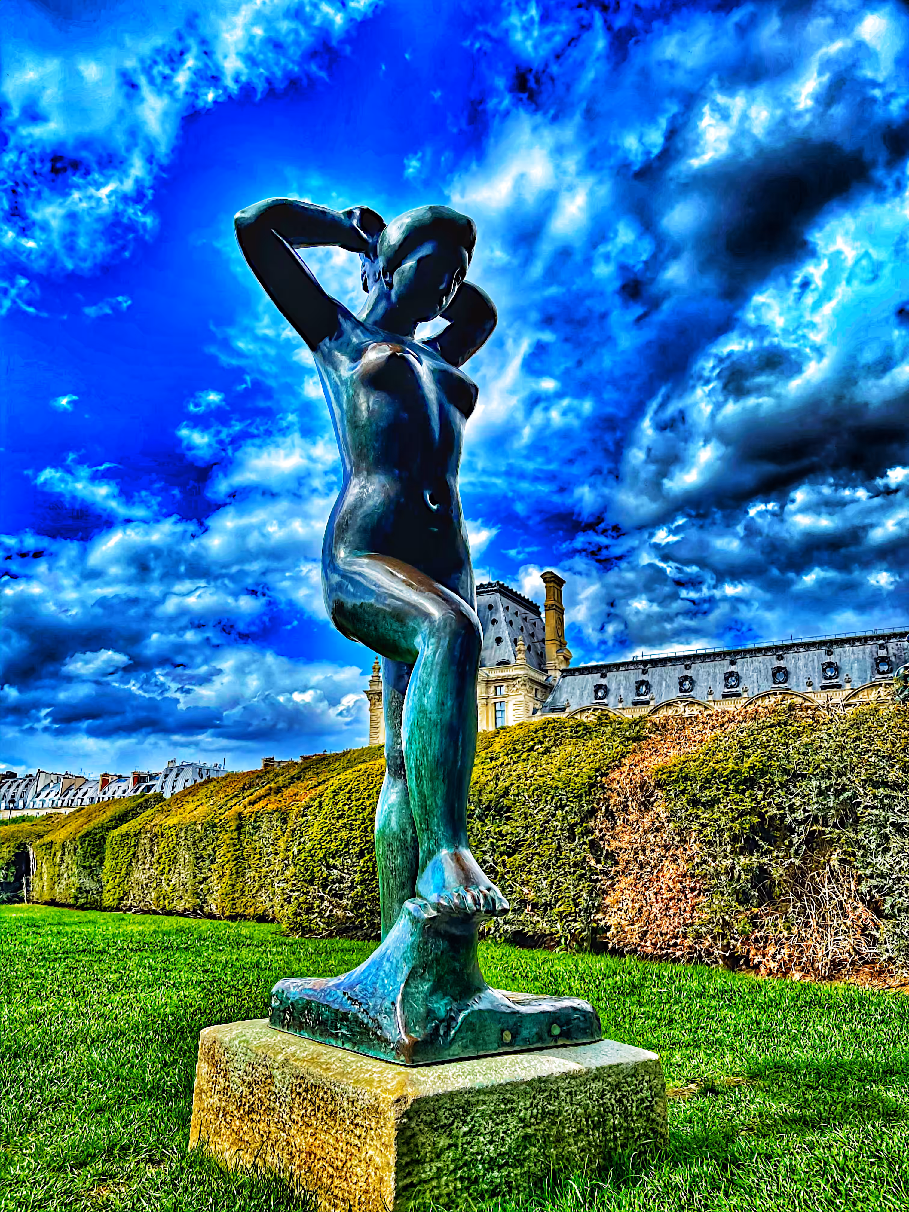 Tuileries Garden Dame Out Sunbathing