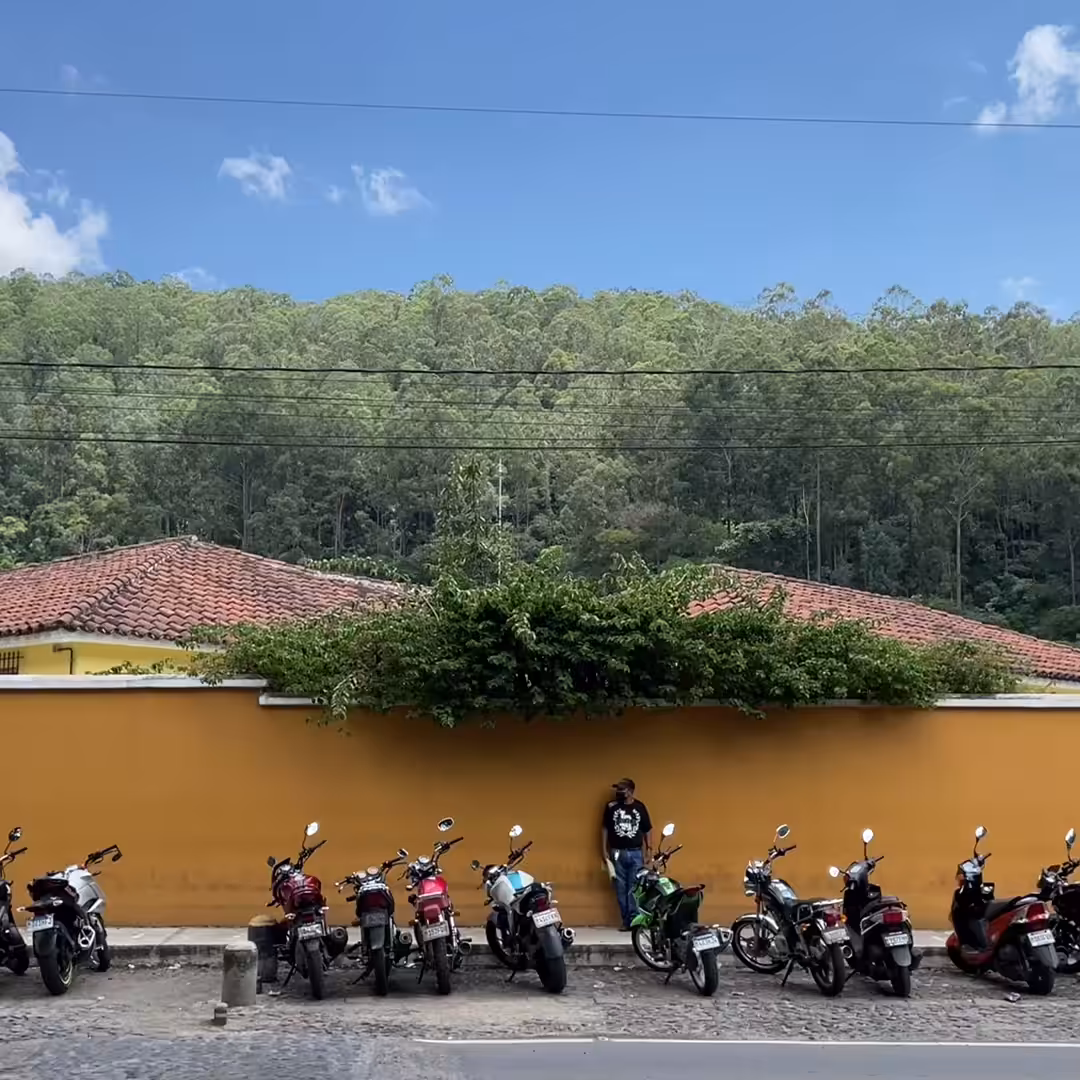 MOMENT#48(Orange wall)