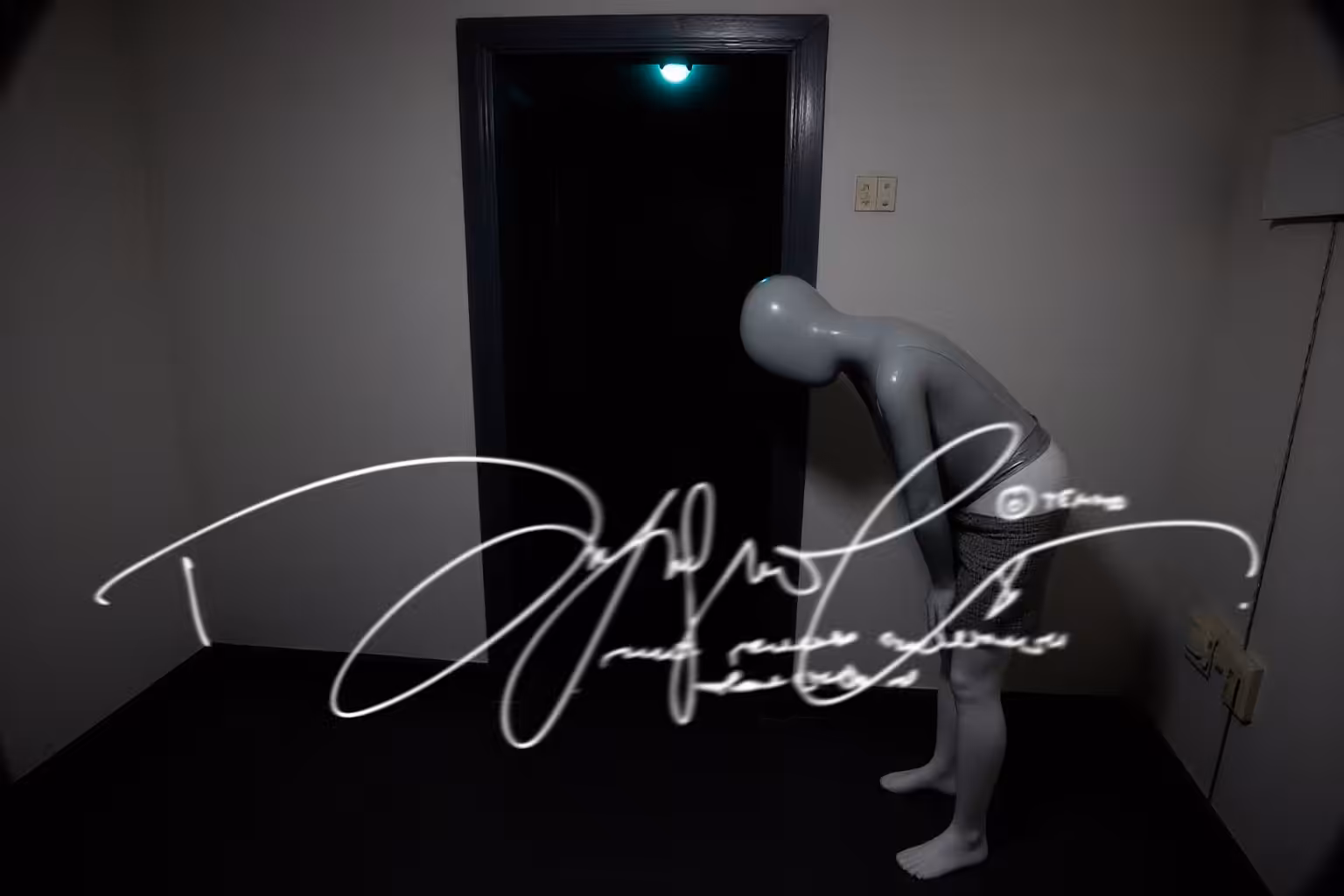 Anxiété - Manifestation d'Objets Perturbants (令人不安的物体的表现) - Sizenov Alexander (Coop. 1000摄影师) ©ТЕМПО