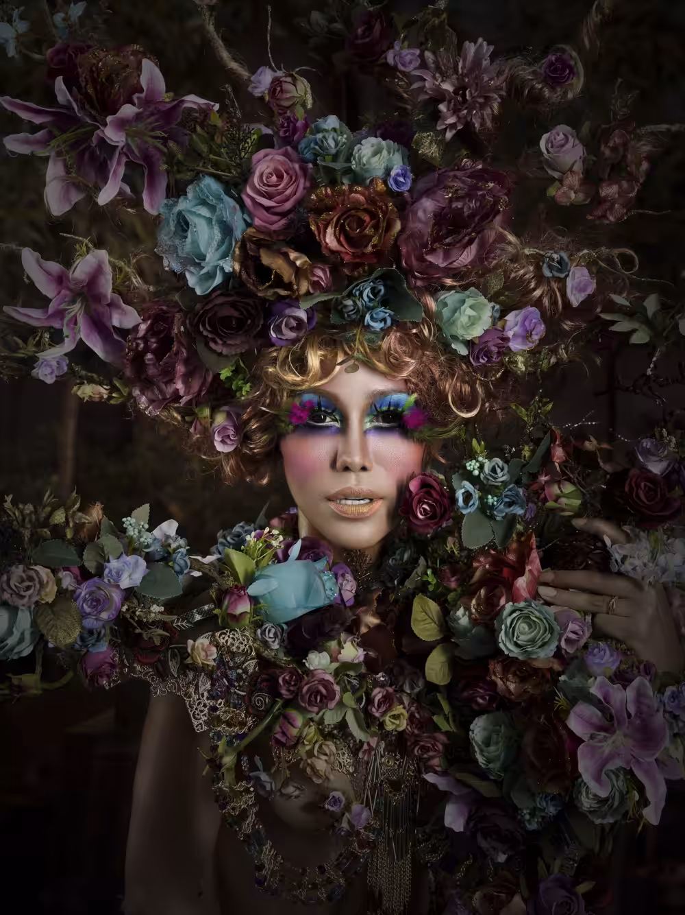 LA DAME AUX FLEURS - A FLOWER BLOSSOMS FOR IT'S OWN JOY