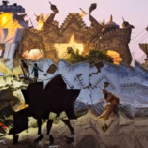 Scenario con vacca e moschea a Varanasi Glitch #2