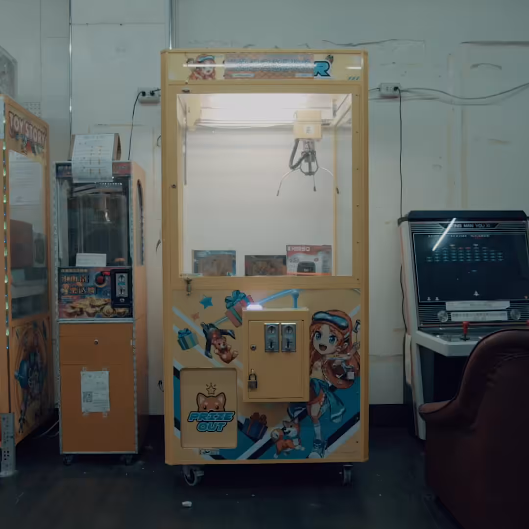 Lock-in Vending Machine 083