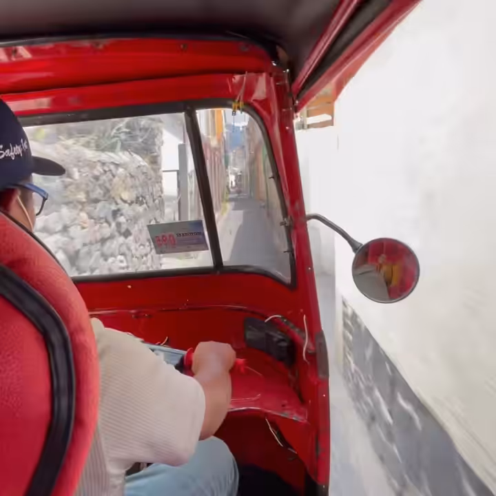 MOMENT #9 - Taxi ride.