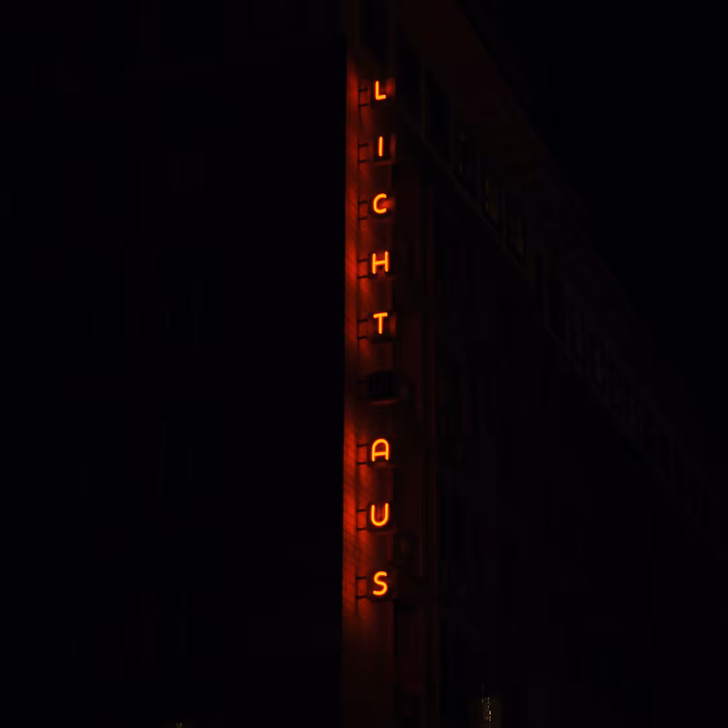LICHT AUS (LIGHT OFF)