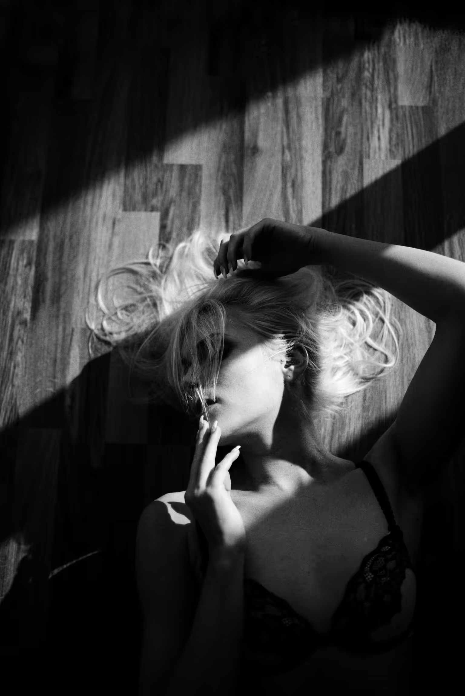 Noir nude light and shadow