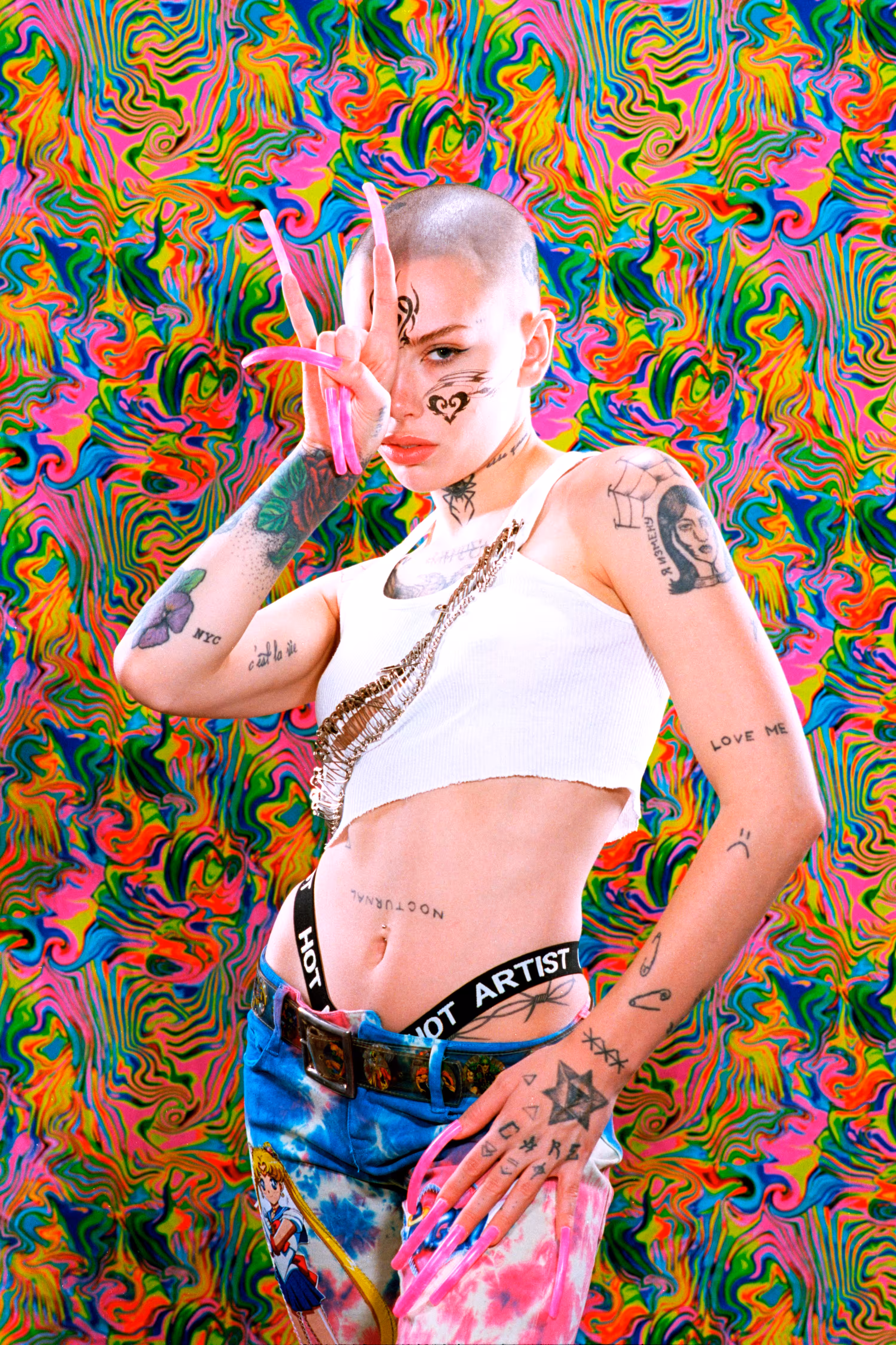 ICONS - Hot Artist / Caroline Miner 